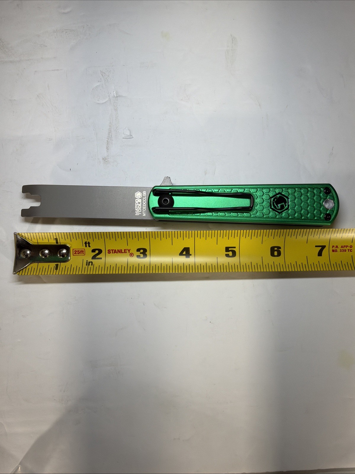 Matco Tools EVERYDAY CARRY FOLDING CLIP LIFTER W/ ALUMINUM HANDLE- GREEN