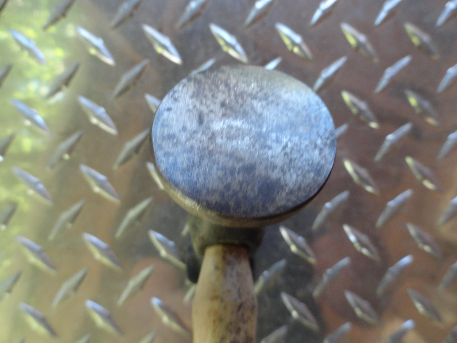 BODY REPAIR HAMMER USED 12″ HANDLE 4 1/4″ ACROSS HEAD 1 3/8″ FACE 14 OUNCES