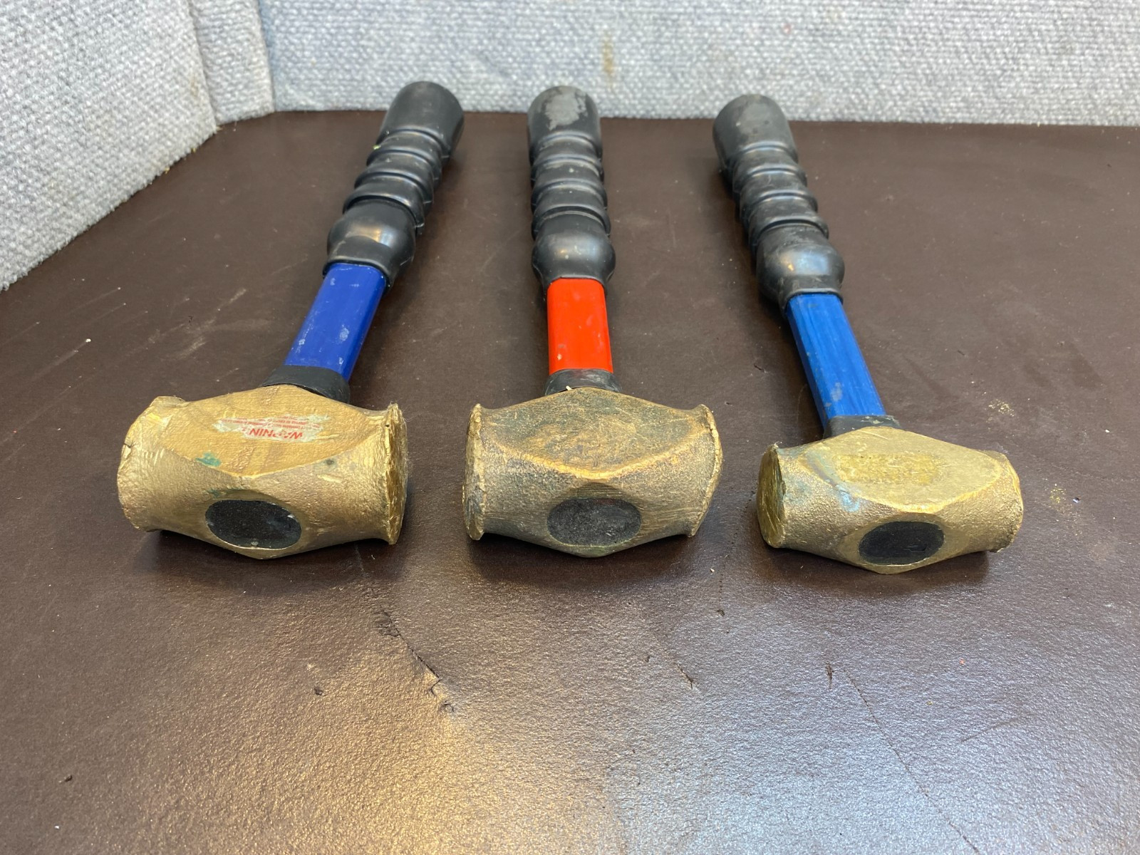 2 BLUE POINT BRASS HEAD HAMMERS RUBBER HANDLE HBR15 & HBR25/ 1 UNKNOWN BRAND