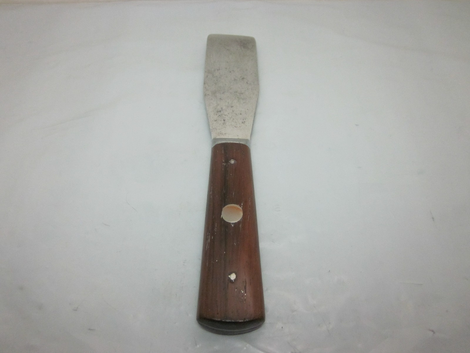 Red Devil 1&1/4″F Flexable Putty Knife Wood Handle 3 Pins USA 1940’s~1950’s Era