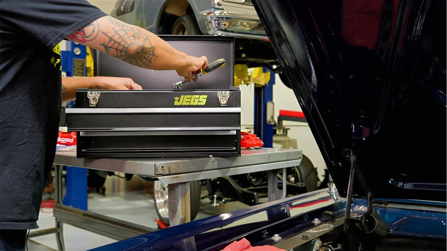 JEGS 85325 170-Piece Mechanic’s Tool Box Set Black Powdercoated Steel
