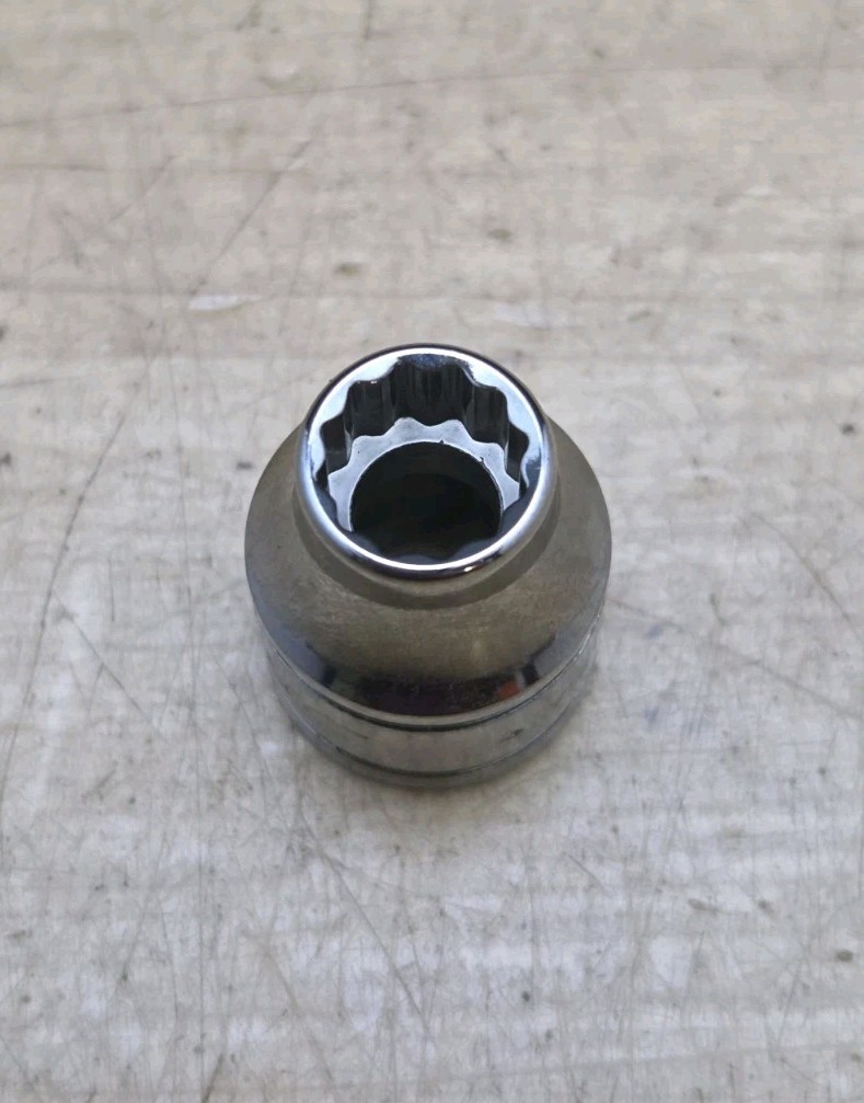 New Snap On F101 – 3/8″ Drive 5/16″ Shallow 12 Point Chrome Socket