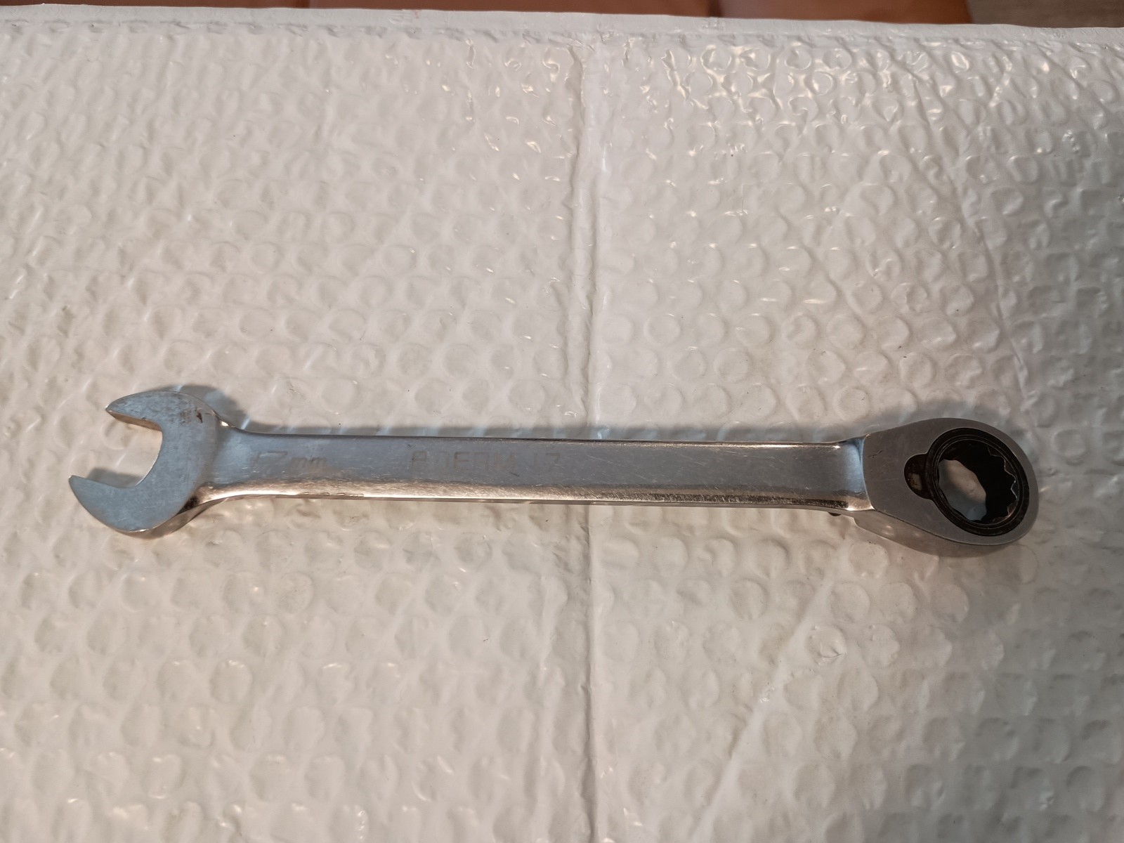 BLUE POINT TOOLS BOERM17, 17MM. RATCHETING COMBO WRENCH, 9″ L. 12PT *REVERSIBLE*
