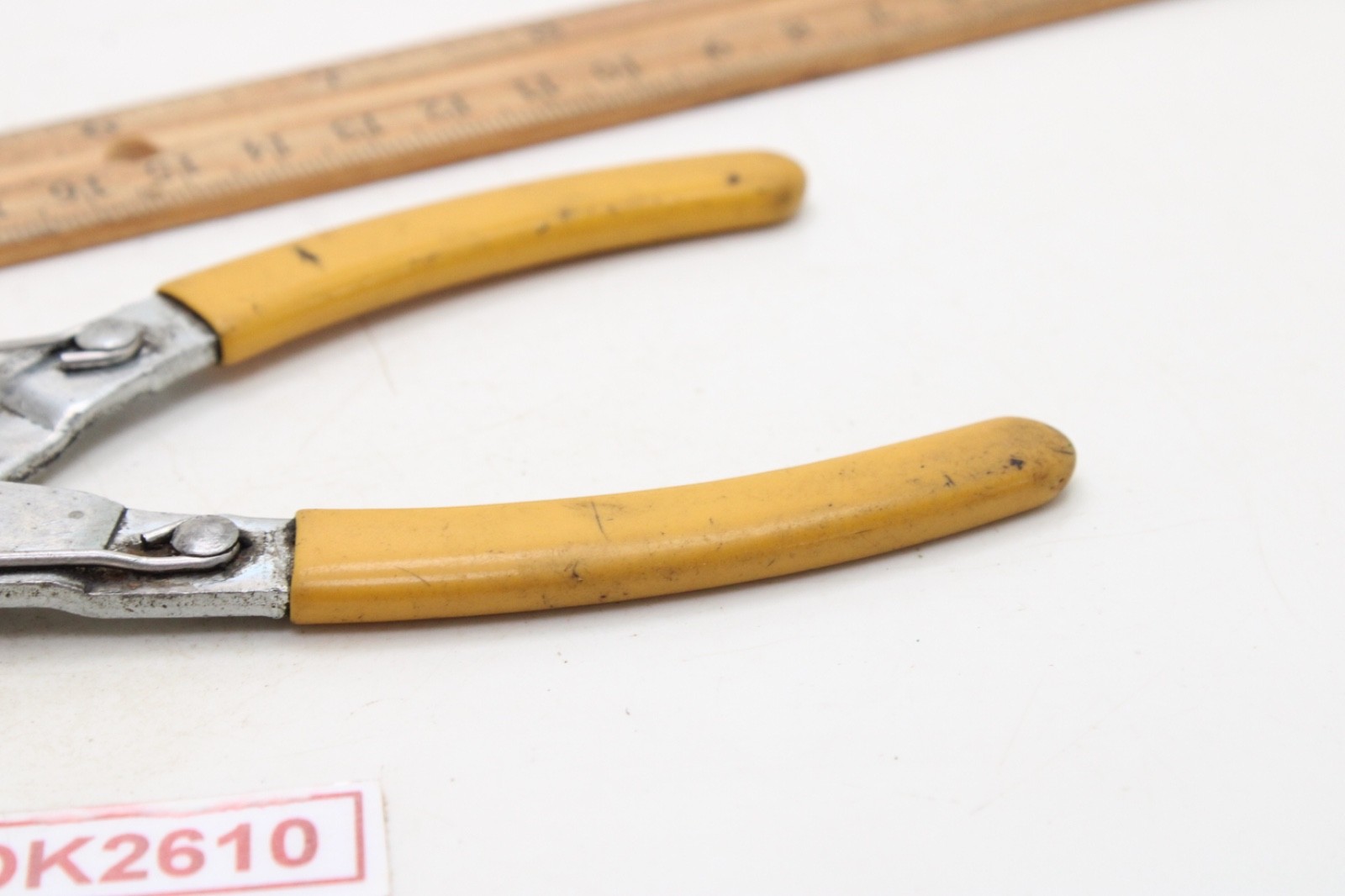 Unbranded 7″ Yellow Rubber Handle Spring Loaded External Snap Ring Pliers USA