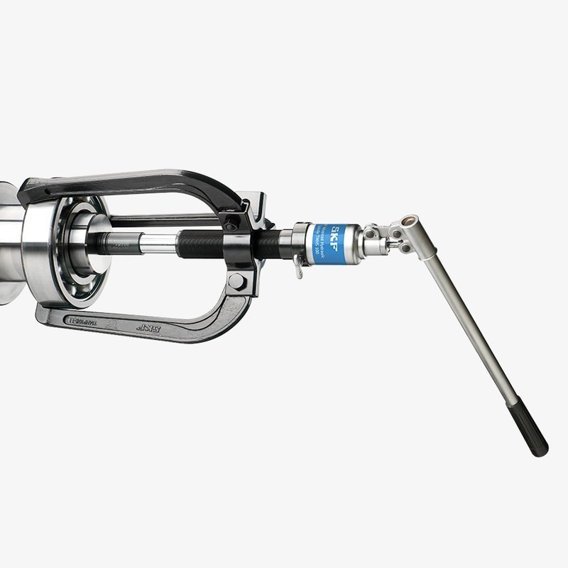 TMHC 110E SKF Hydraulic puller kit maximum reach of 9.8 in.