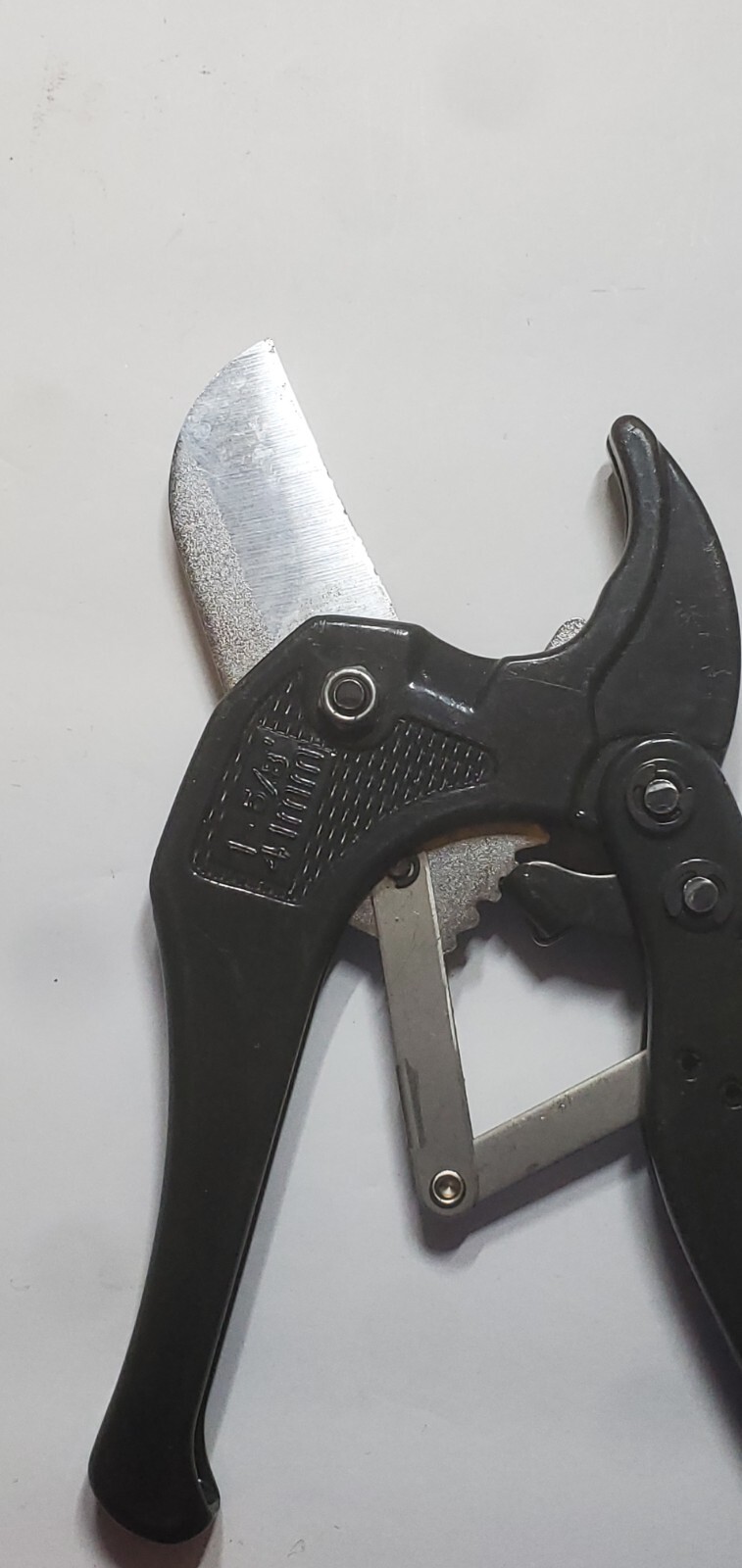 HAND RATCHETING TYPE PVC PIPE HOSE RUBBER CUTTER CUTS UP TO 1-5/8″ DIAMETER