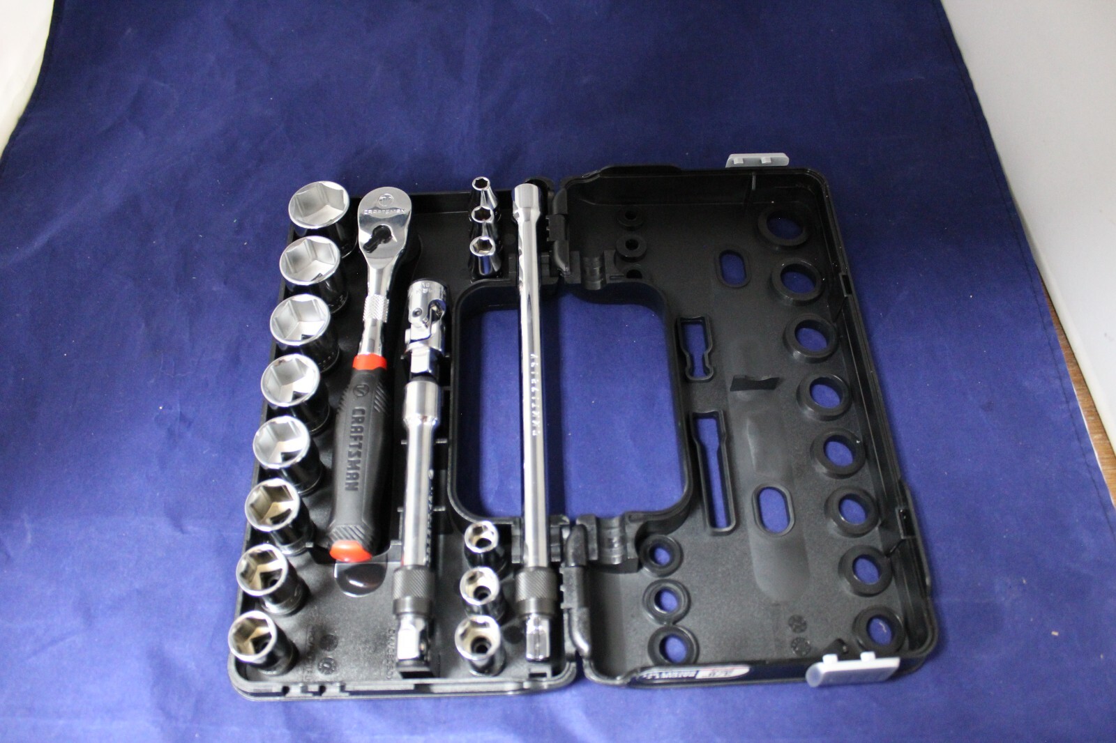 Craftsman CMMT45753V V-Series 18-Pc SAE 3/8″ Drive 6-point Shallow Socket Set