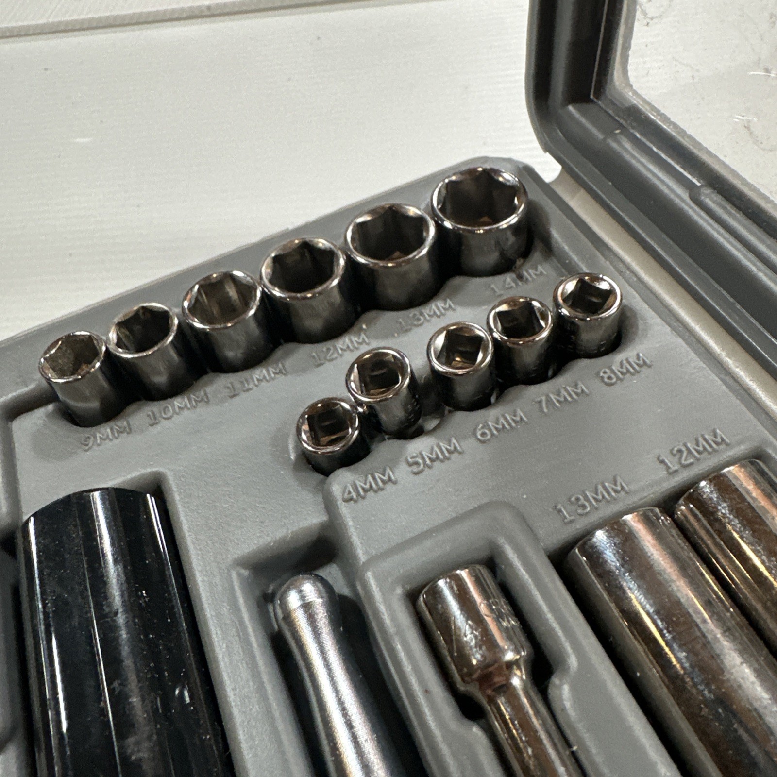 Craftsman 9 – 34801 1/4 Drive Metric Ratchet/Socket Set 19 Pcs Complete
