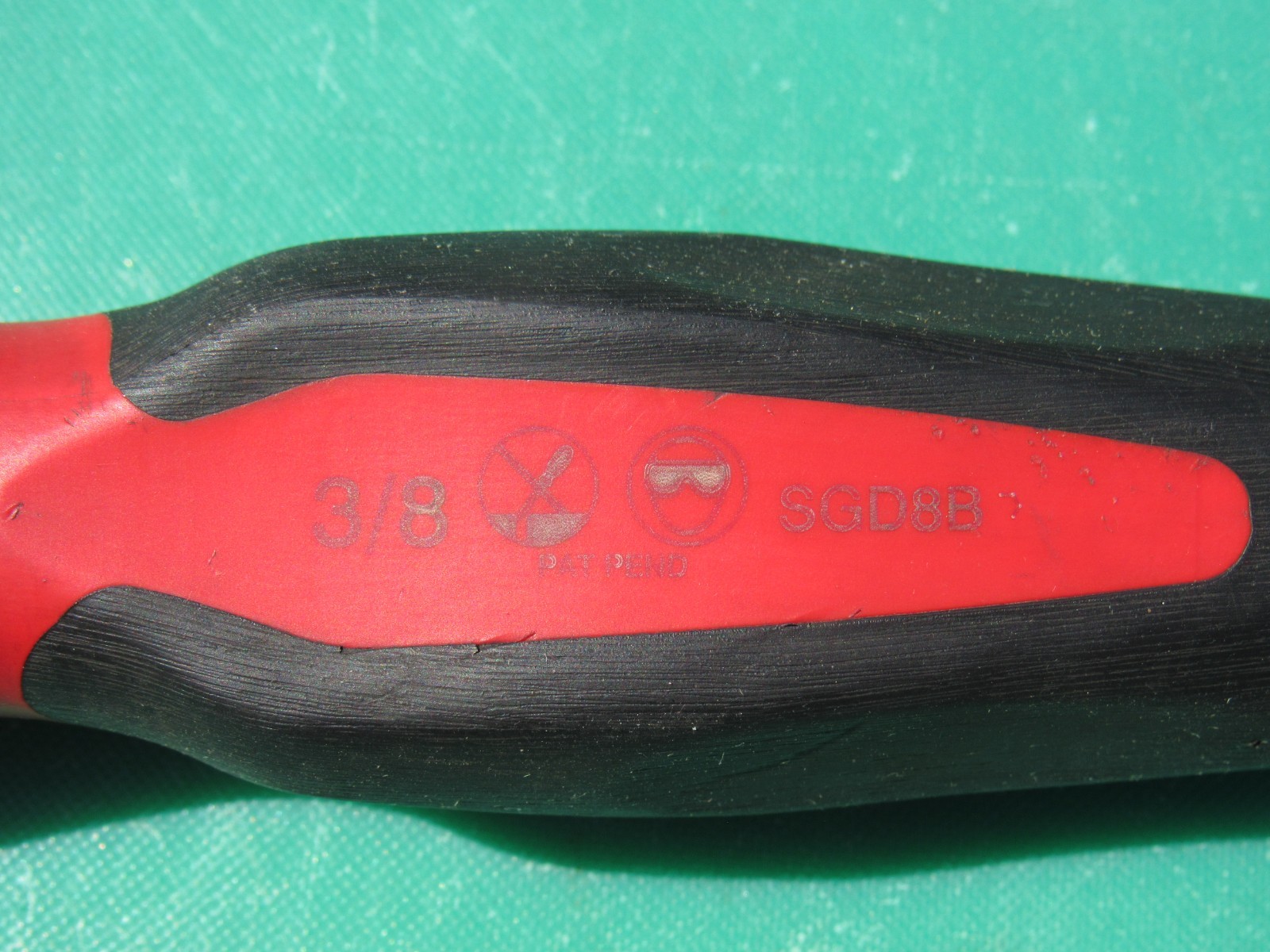 SNAP ON SGD8BR SGD8B RED BLACK HANDLE STRAIGHT / FLAT TIP / SLOTTED SCREWDRIVER
