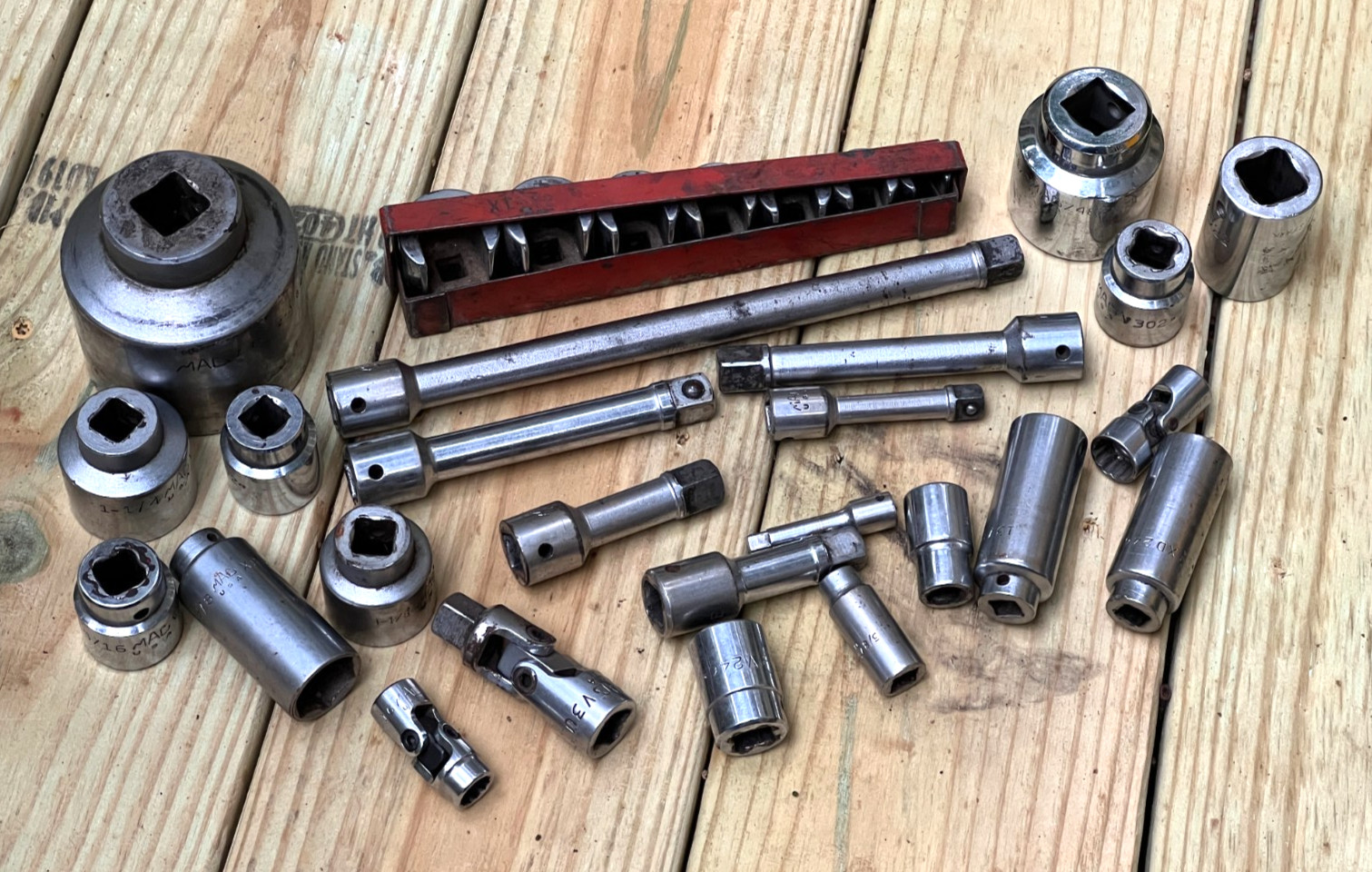 Lot of Vintage Mac Sockets with Weatherhead Set of 7 In Original Metal Case