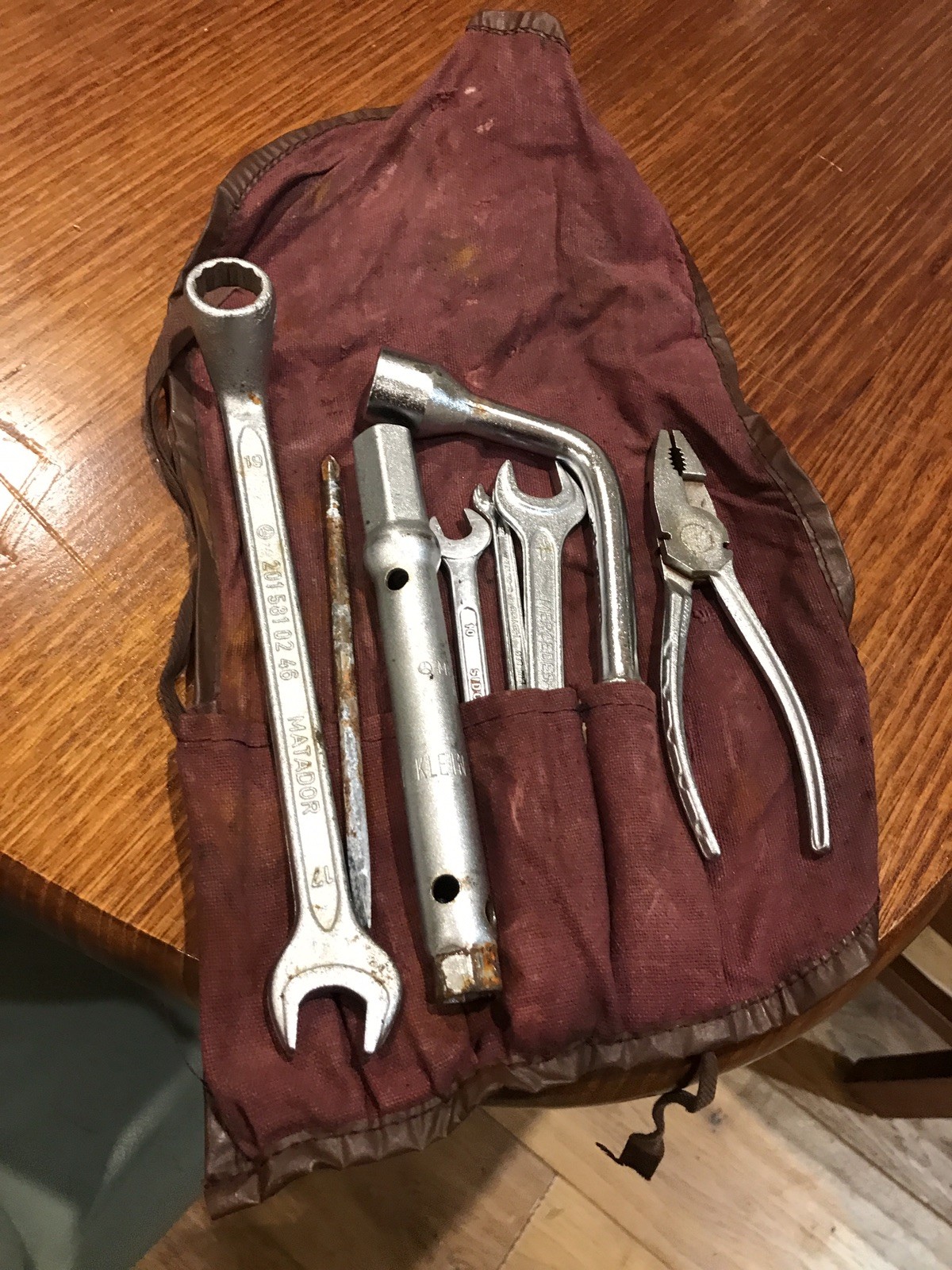 Mercedes-Benz W113 R107 350SL 380SL 450SL 560SL 11 Piece Tool Kit Roll