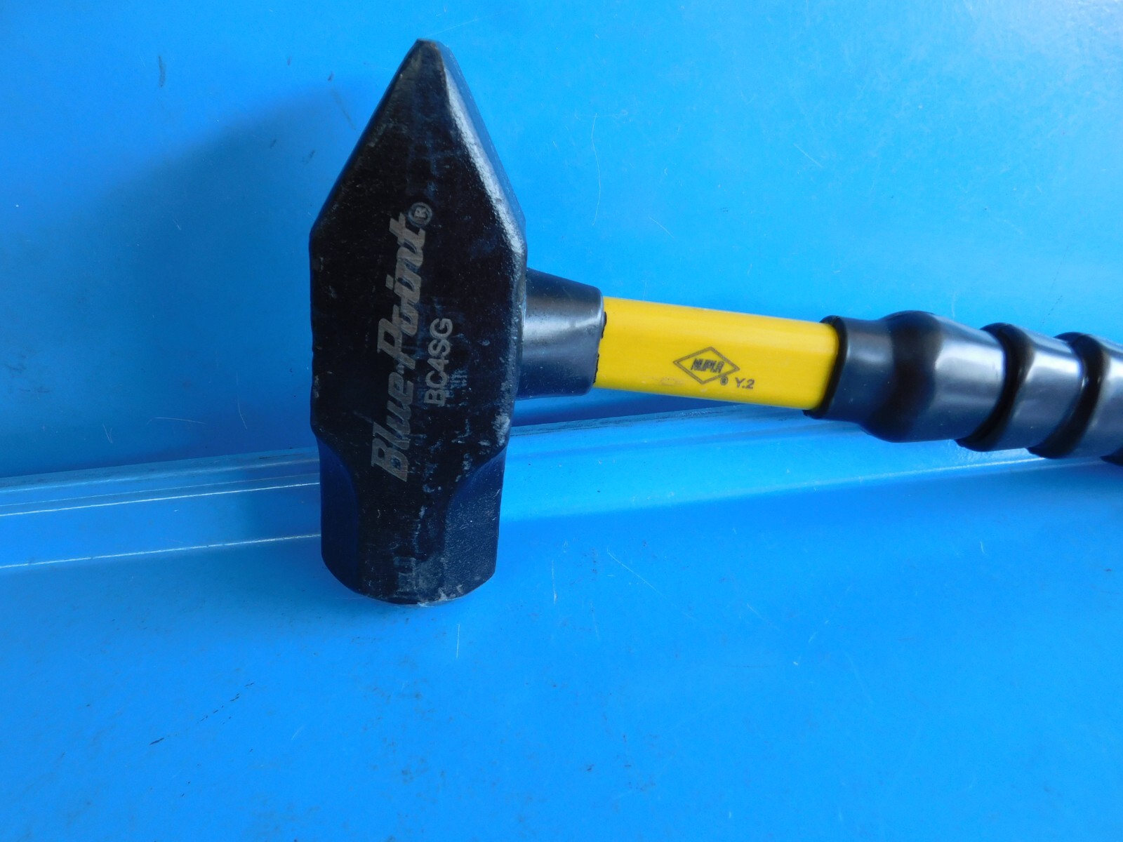NEW , BLUE POINT «4 LB.» HEAVY DUTY CROSS PEEN HAMMER(FIBERGLASS) , PART #BC4SG