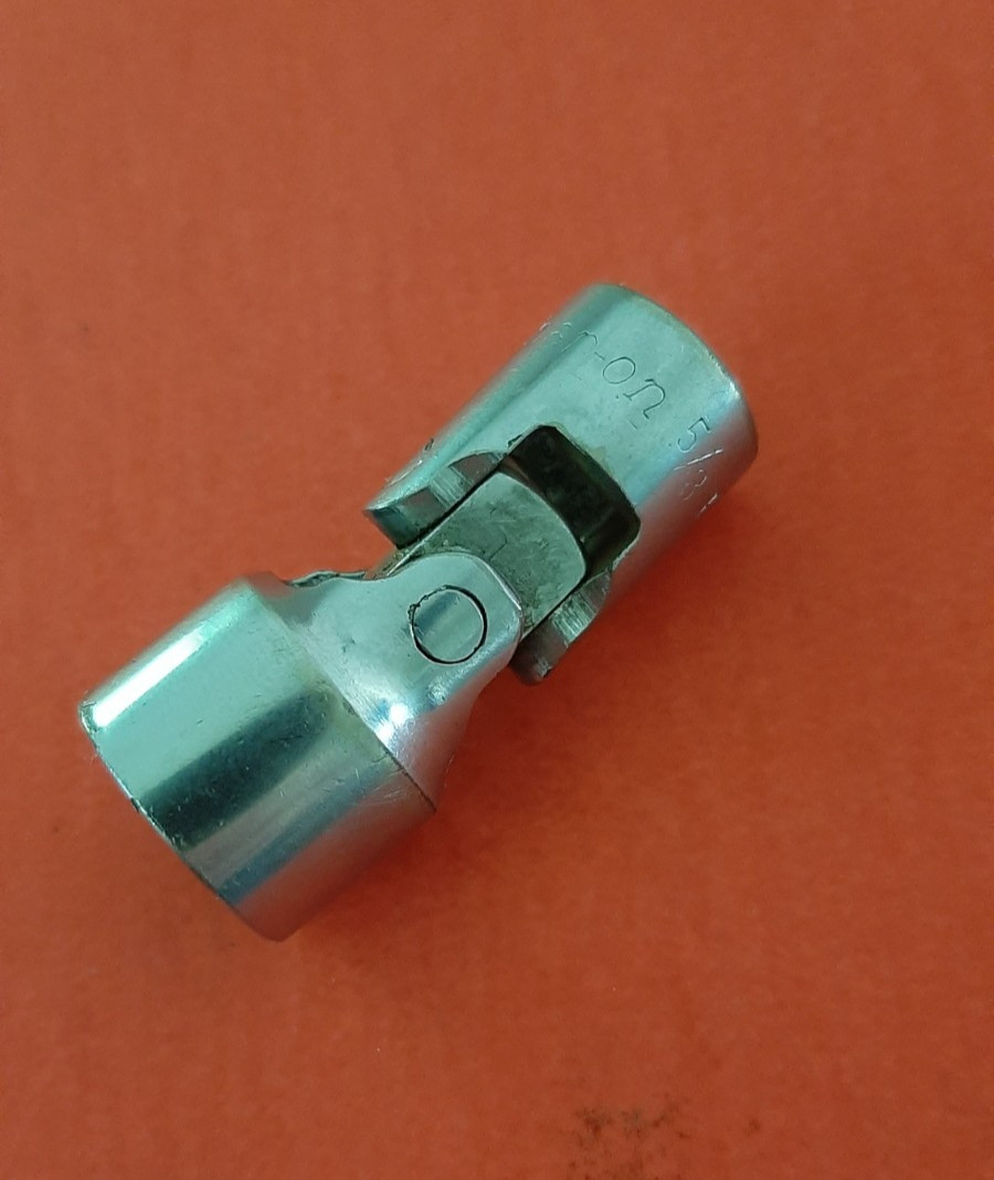 Snap-on Tools USA FVU20 5/8″ Shallow Universal Socket 3/8″ Drive 12pt Point