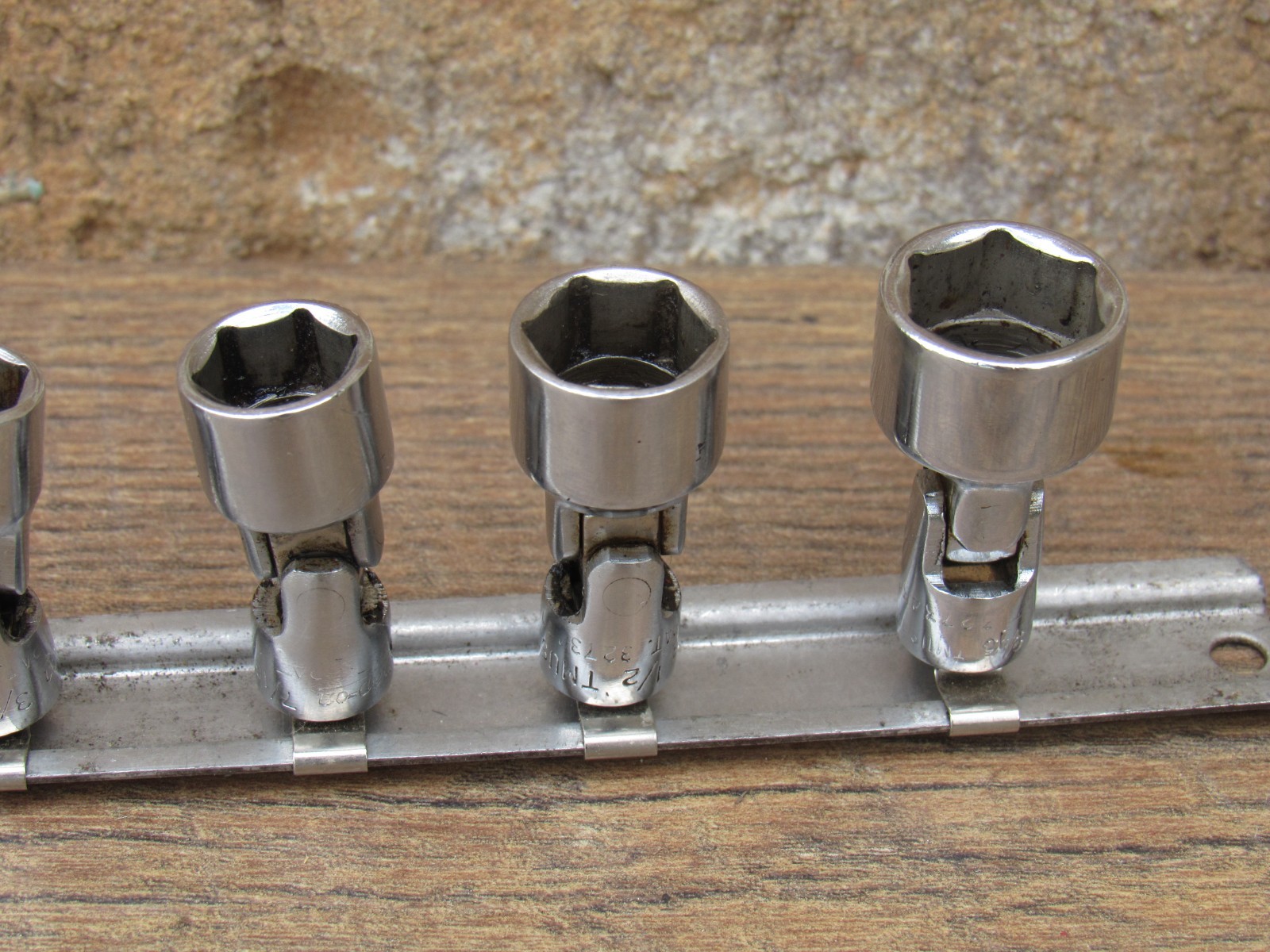 SNAP ON 106TMUS 1/4″ DRIVE 6 PT 6 PC SAE UNIVERSAL SWIVEL SOCKET SET UNDERLINE