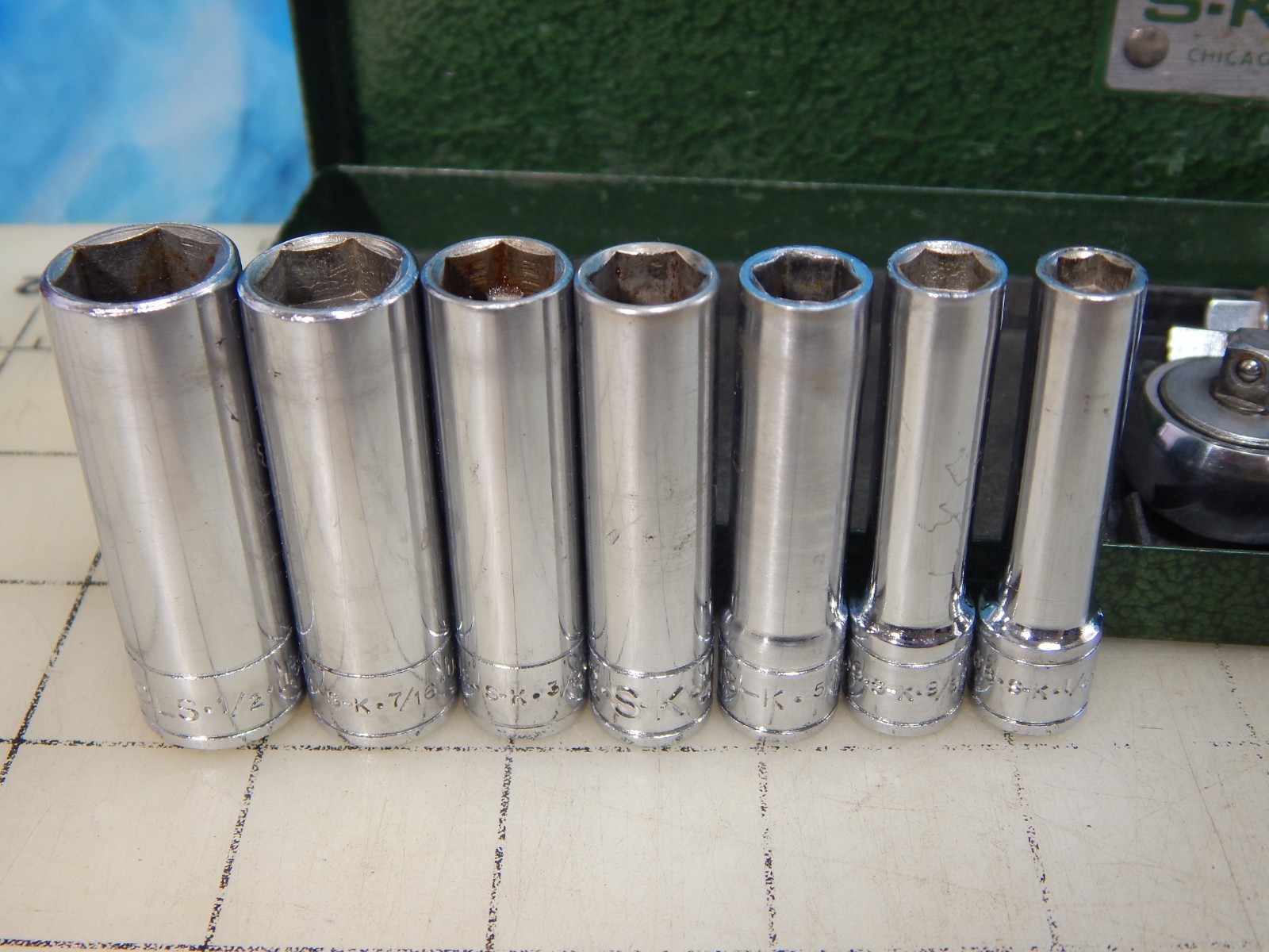 Vintage S-K Tools 4921 21 Pc. 1/4″ Dr. Socket Set & Metal Box, Ratchet, Deep SAE