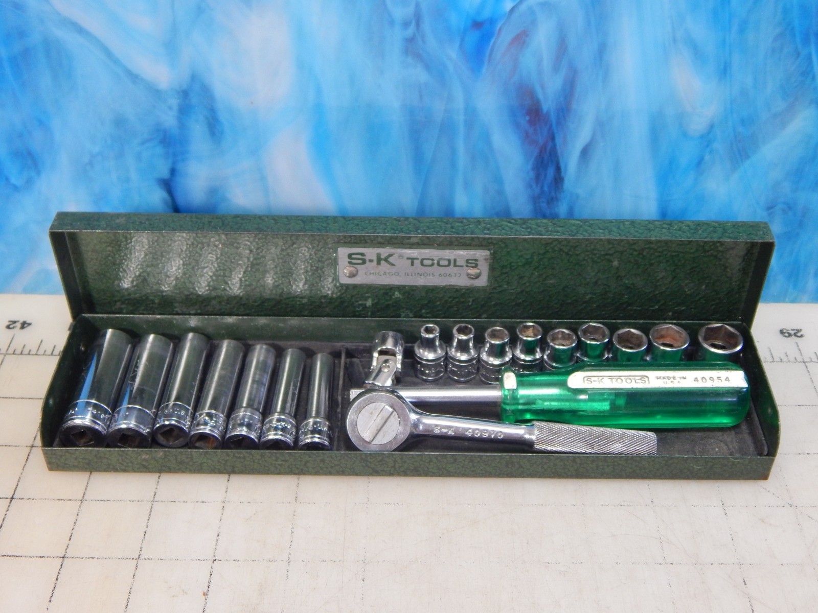 Vintage S-K Tools 4921 21 Pc. 1/4″ Dr. Socket Set & Metal Box, Ratchet, Deep SAE