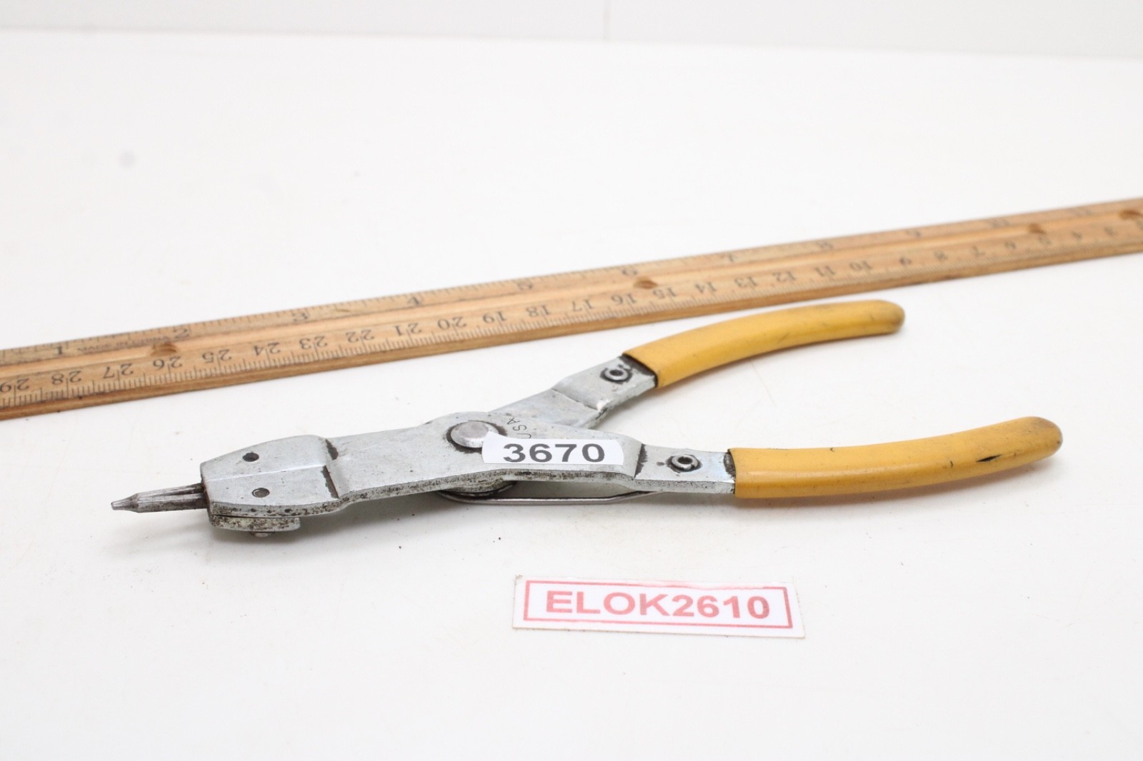 Unbranded 7″ Yellow Rubber Handle Spring Loaded External Snap Ring Pliers USA