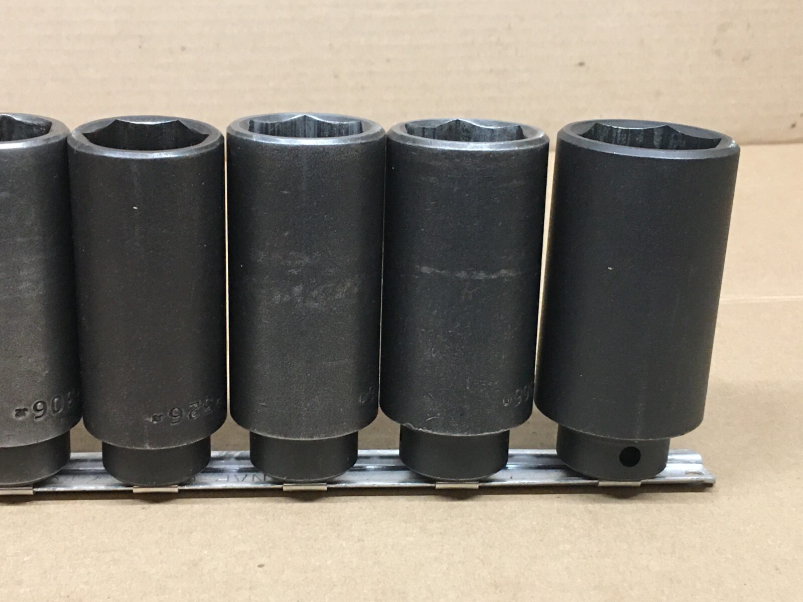 Mac Tools 13 pc SAE Deep Impact Socket Set -1/2″ Drive – 6 Point 7/16″ to 1-1/4″