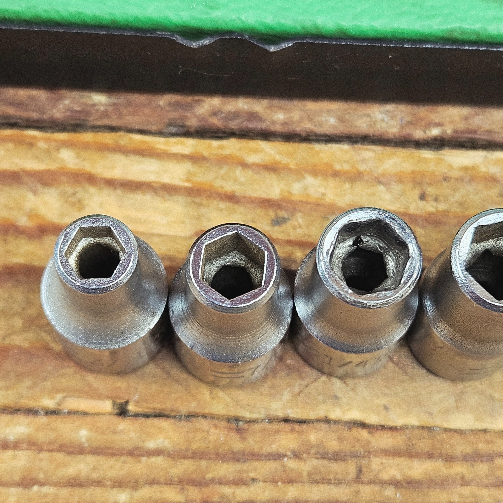 Made in USA Thorsen 1/4″ Drive 16 Piece 77MC Ratchet Socket Set in Metal Box