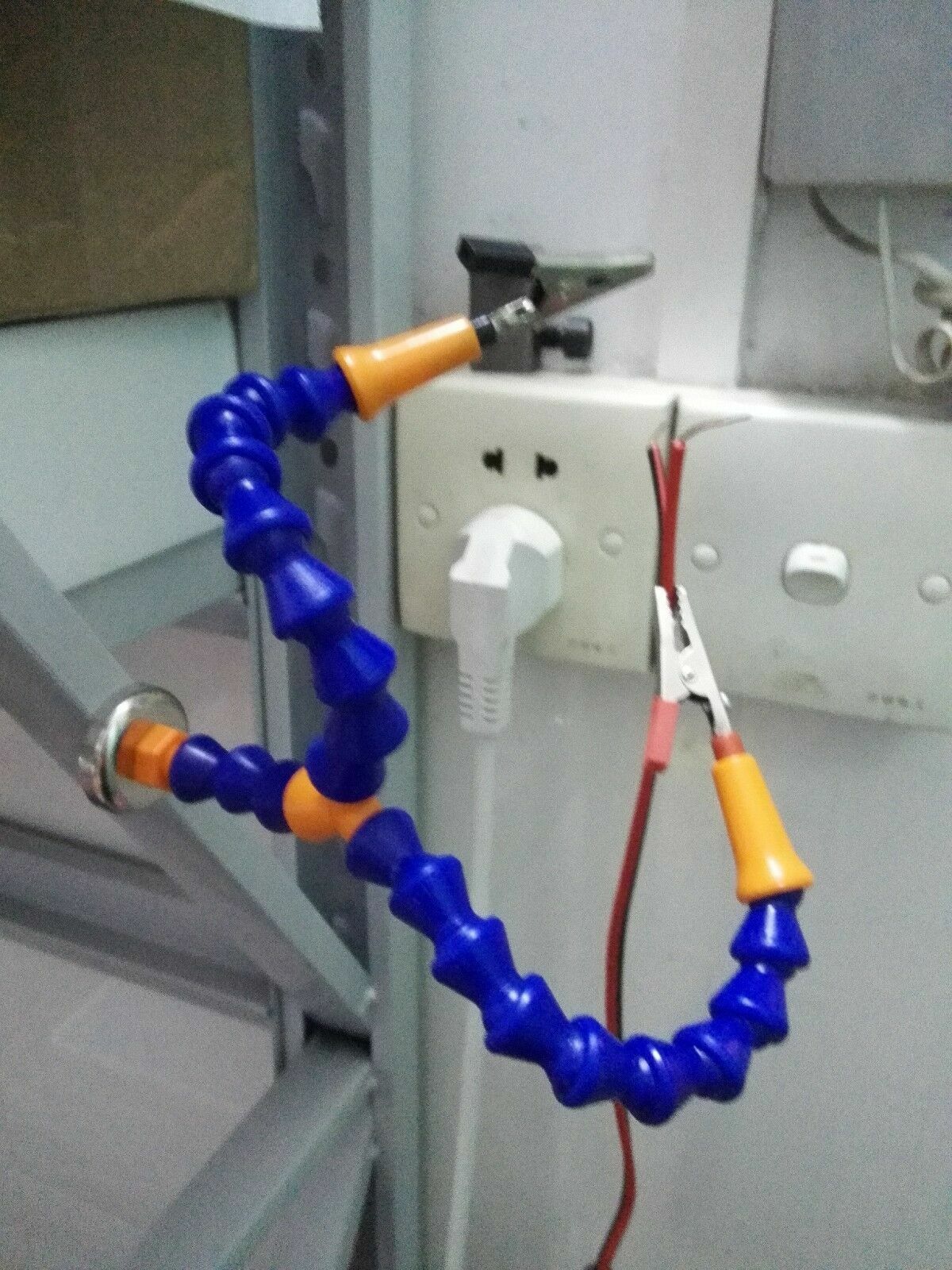 i Magnetic Base Holder Third Hand Tool Helping Hands Soldering Iron Car Repair