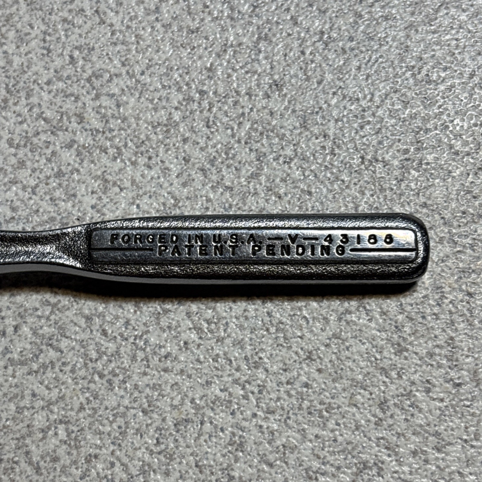 VINTAGE CRAFTSMAN 1/4 INCH DRIVE -V- OIL PORT RATCHET NO. 43185 PATENT PENDING