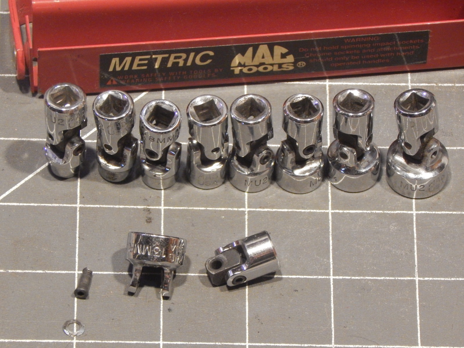 READ Mac 9Pc Metric 1/4 Drive Swivel Universal Socket Set 6MM 14MM 12Pt Tray