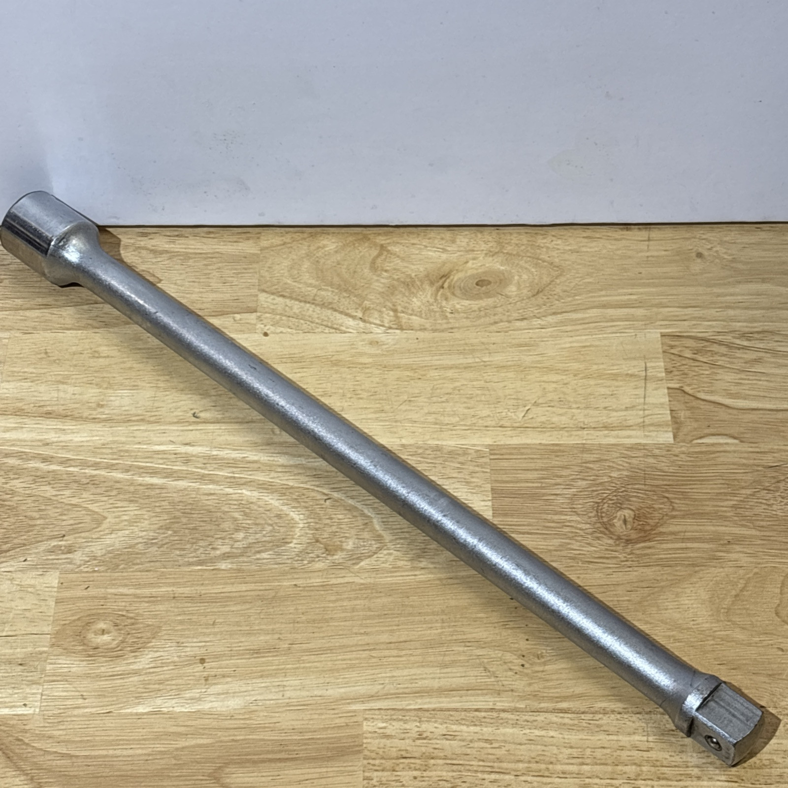 Dayton 19″ Breaker Bar 3/4″ Drive Knurled Handle W/16-3/8″ Socket Extension USA