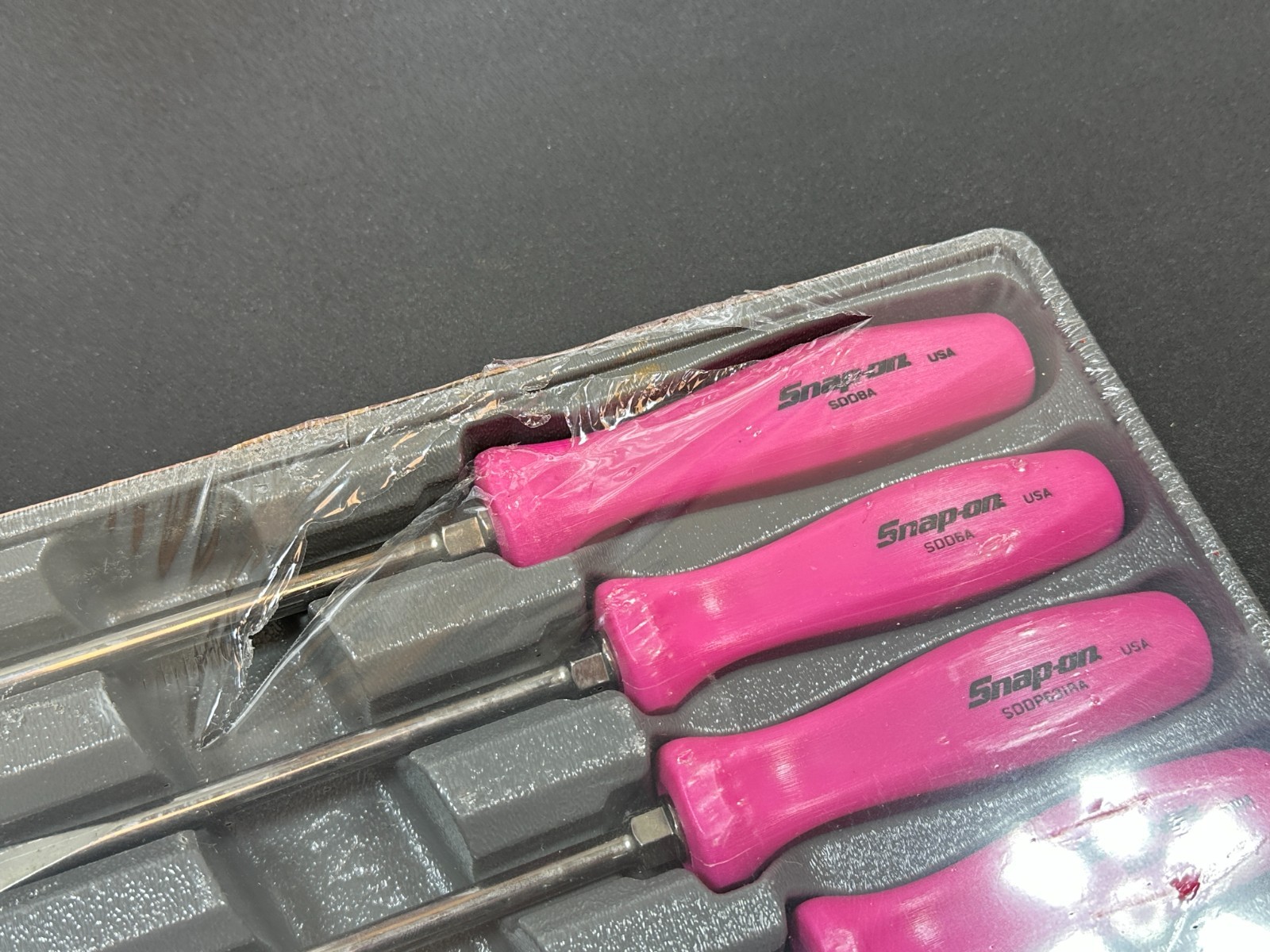 NEW Snap-on Tools 7pc LIMITED ELECTRIC PINK Hard Grip Screwdriver Set, SDDX70AEP