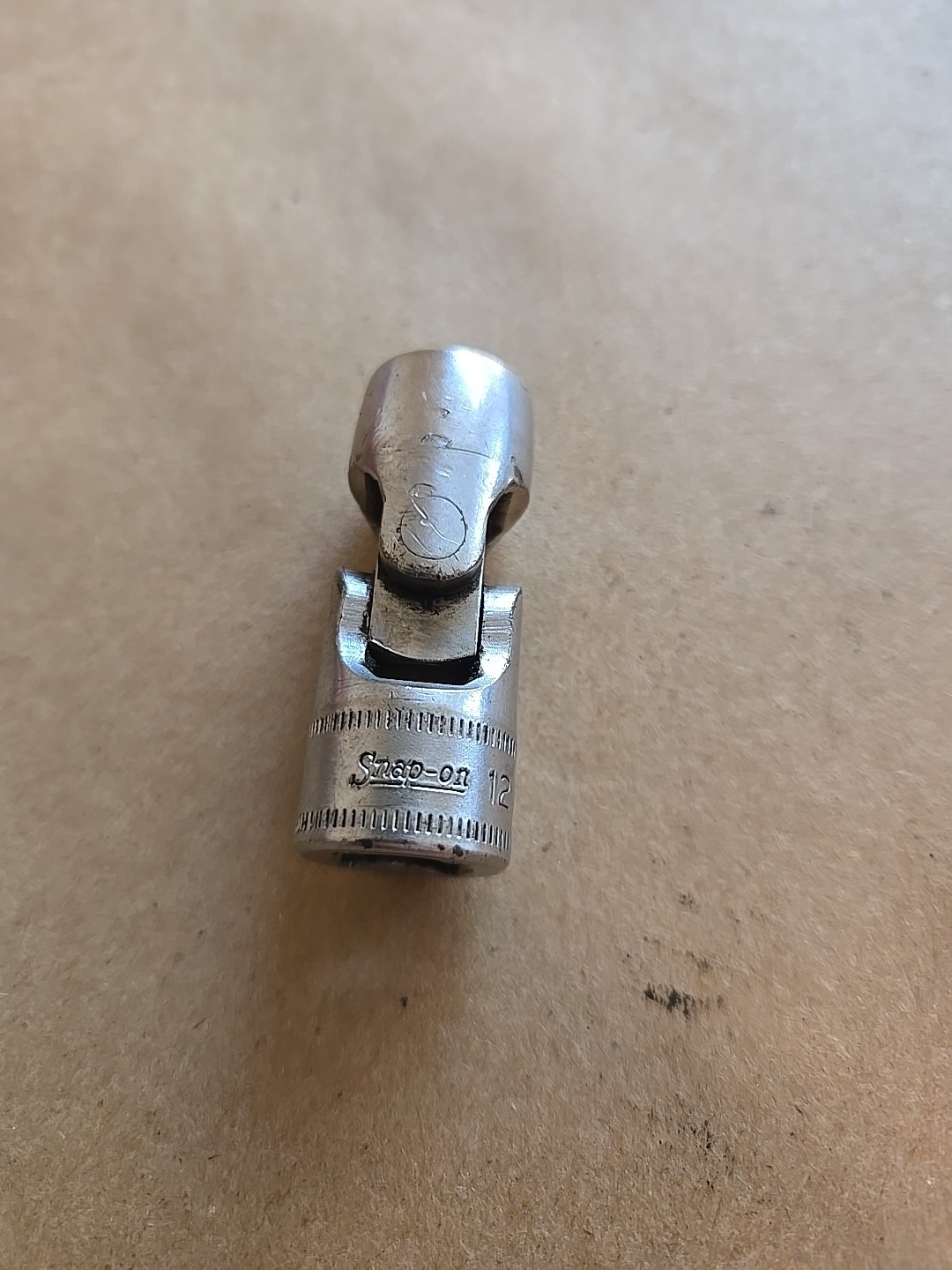 Snap On 3/8″ Drive 12MM 6PT Metric Chrome Universal Swivel Socket FSUM12