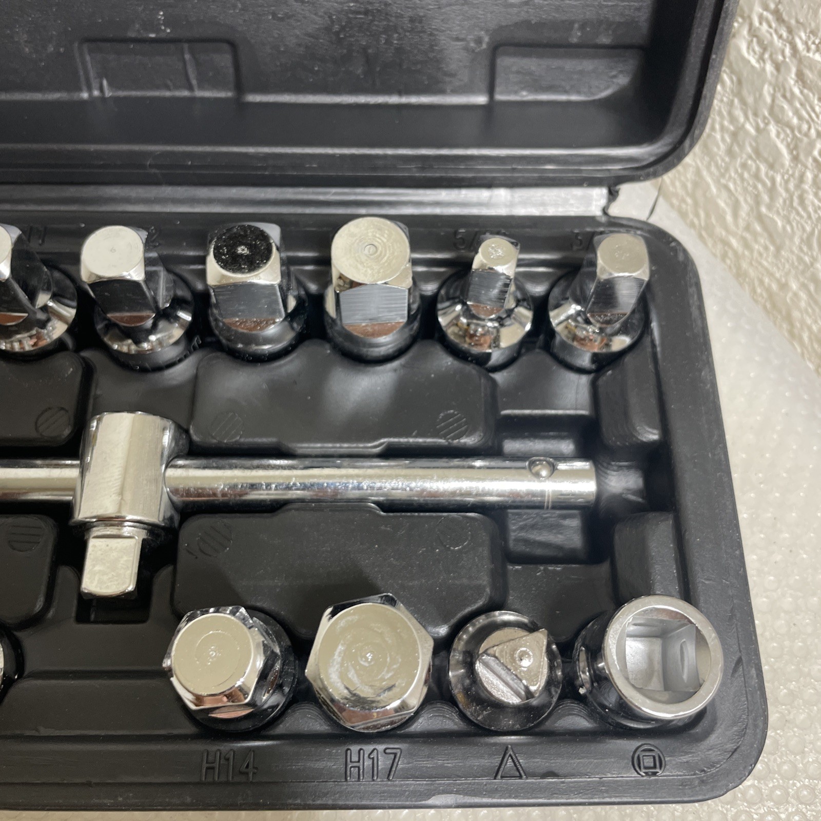 18 PCS Oil Drain Pipe Plug Square Triangle Socket 3/8» Drive Removal Tool Set