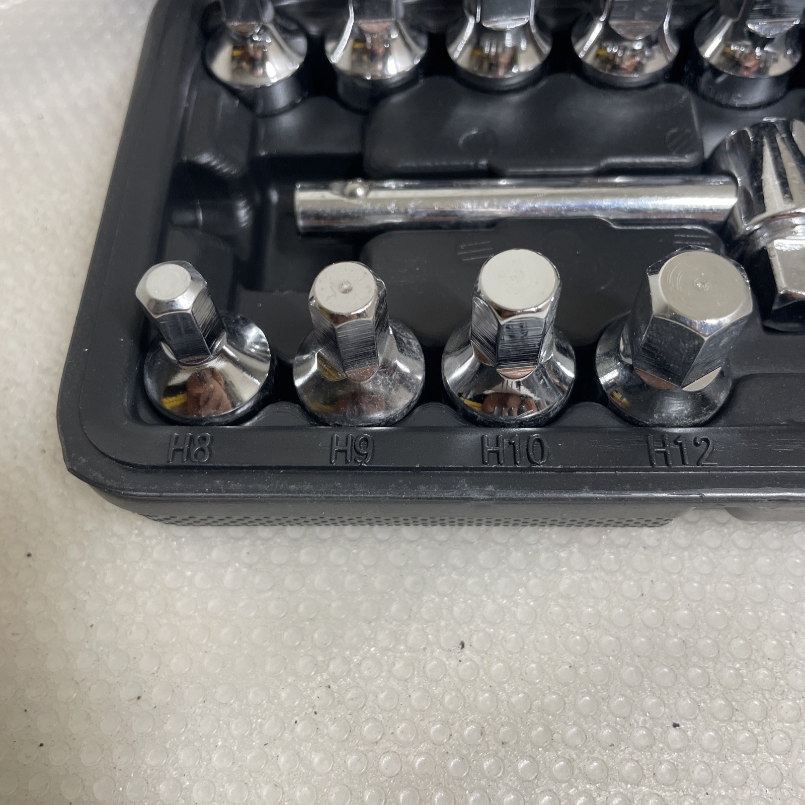 18 PCS Oil Drain Pipe Plug Square Triangle Socket 3/8» Drive Removal Tool Set