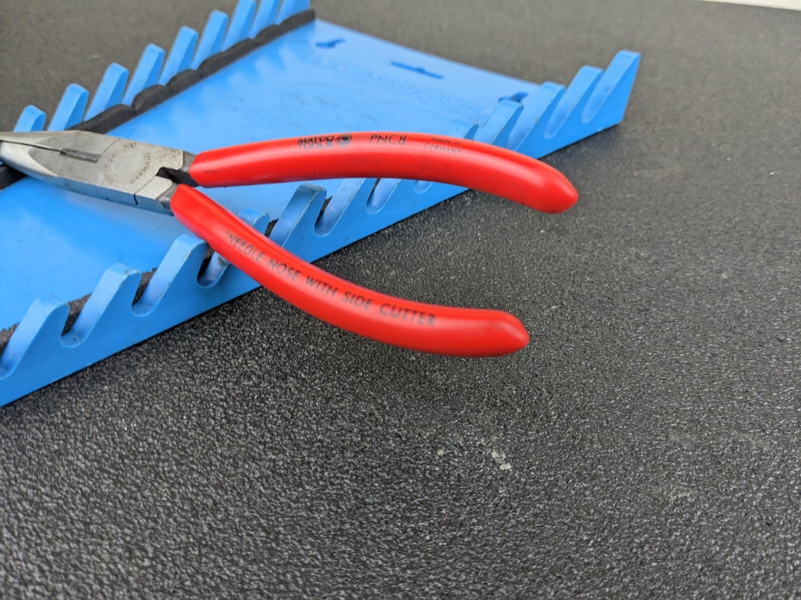 #bj159 Matco/Knipex Tools PNC8/26-200 – 8″ Soft Needle Nose Pliers w/ Cutter