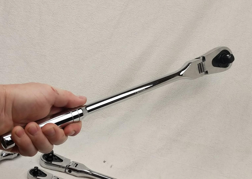 GEARWRENCH 4 Pc. 1/4, 3/8″ & 1/2″ Drive 84 Tooth Flex Head Teardrop Ratchet Set