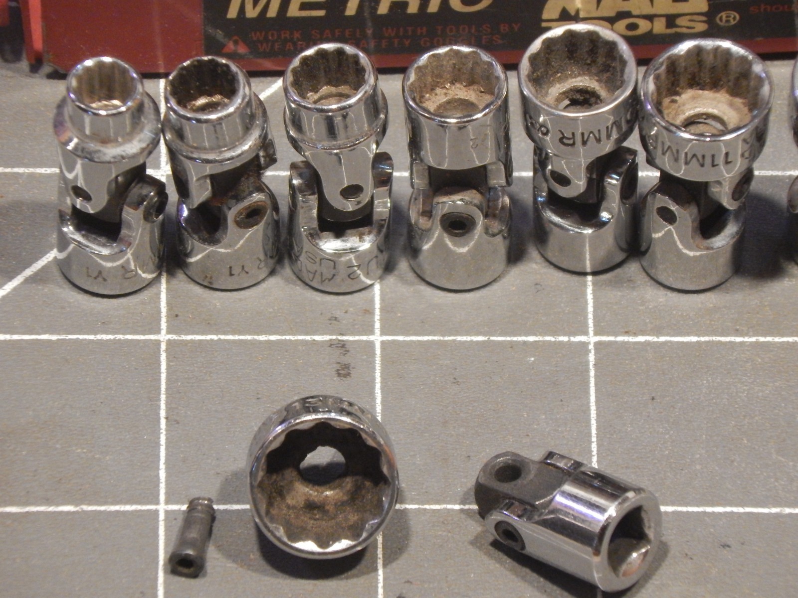 READ Mac 9Pc Metric 1/4 Drive Swivel Universal Socket Set 6MM 14MM 12Pt Tray