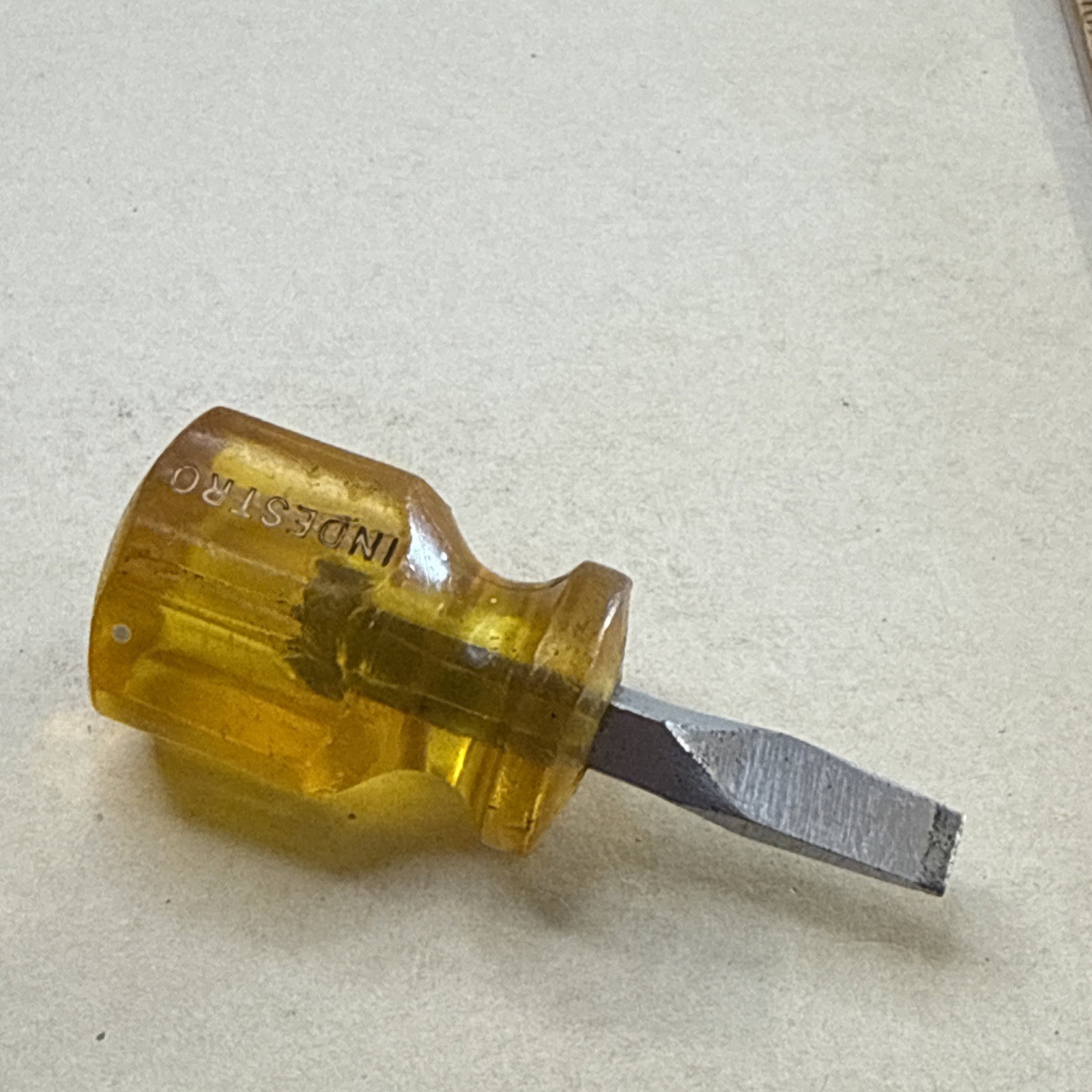 Vintage INDESTRO Amber 3721 Square Shank 1-1/4″ Stubby Flathead Screwdriver old