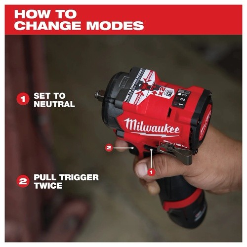 Milwaukee 2562-21 M12 FUEL Stubby 3/8″ Impact Wrench Kit, 550 Foot-Pounds