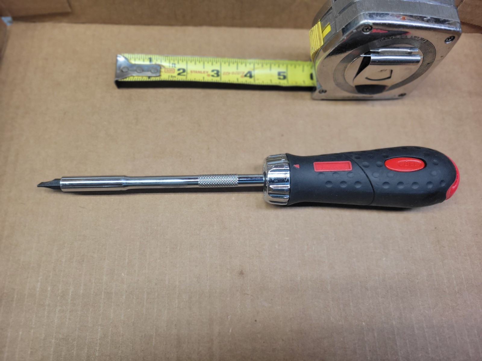 Black Hawk Pistol Grip Ratcheting Magnetic Tip Screwdriver w/ 6 bits No 9000R-2