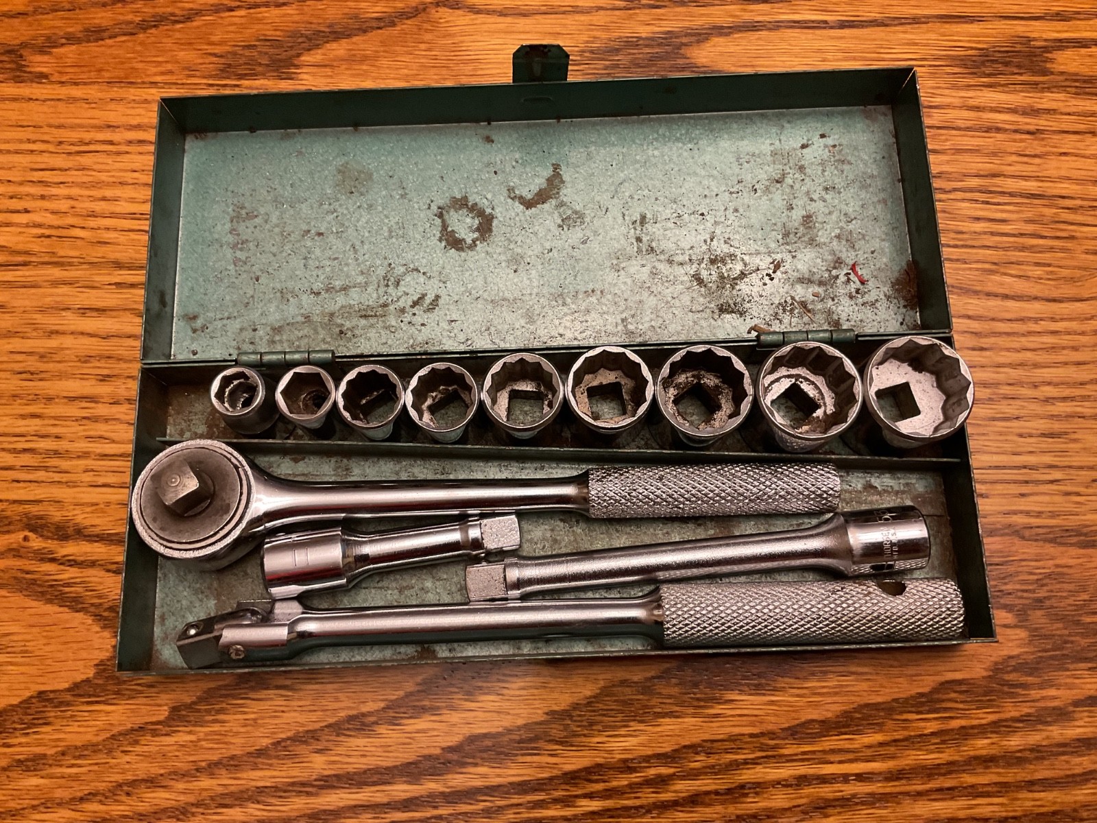 VINTAGE THORSEN USA 13 PIECE 3/8 DRIVE SOCKET SET IN METAL BOX