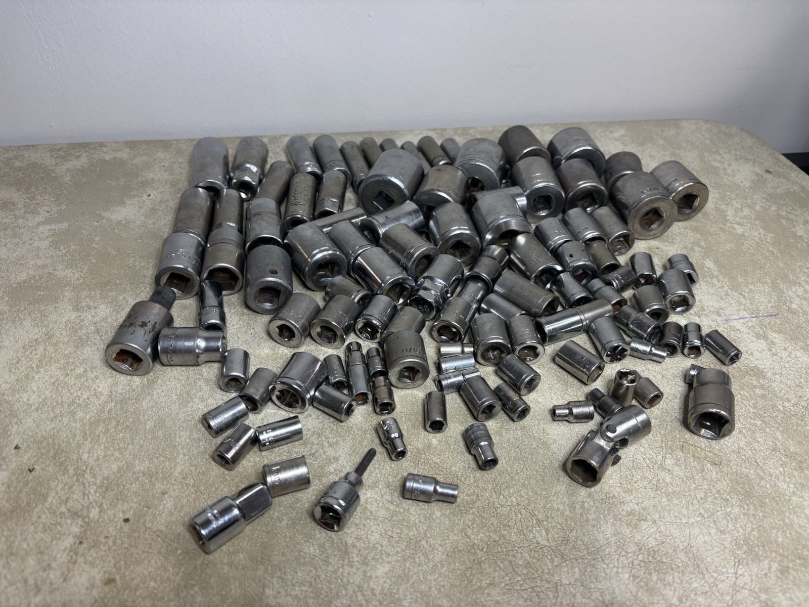 111 Lot Used Sockets Different SAE & Metric &condition 15lbs