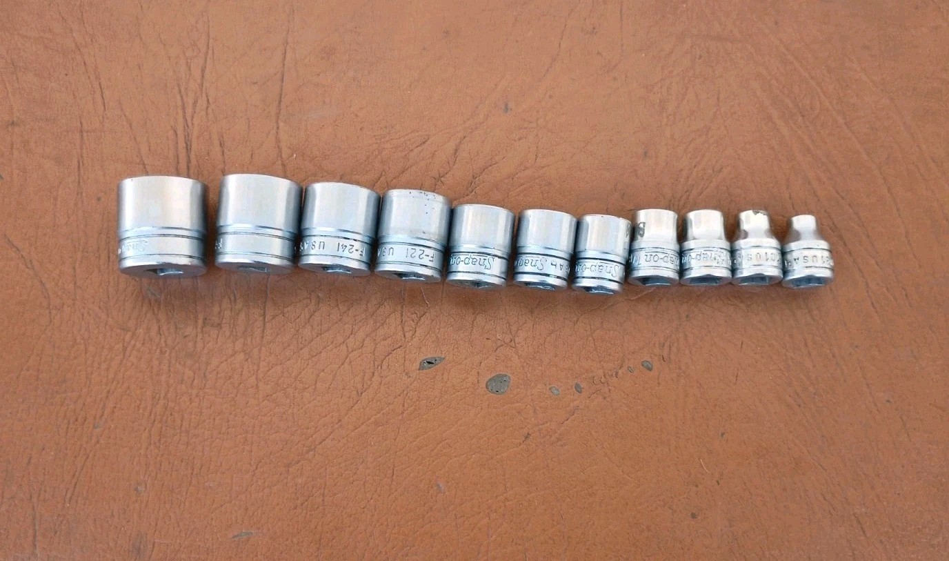 Vtg. Snap-On 3/8″ Drive 11 Pc. SAE 12 Pt Socket Set With Holder 1/4″ to 7/8″ USA
