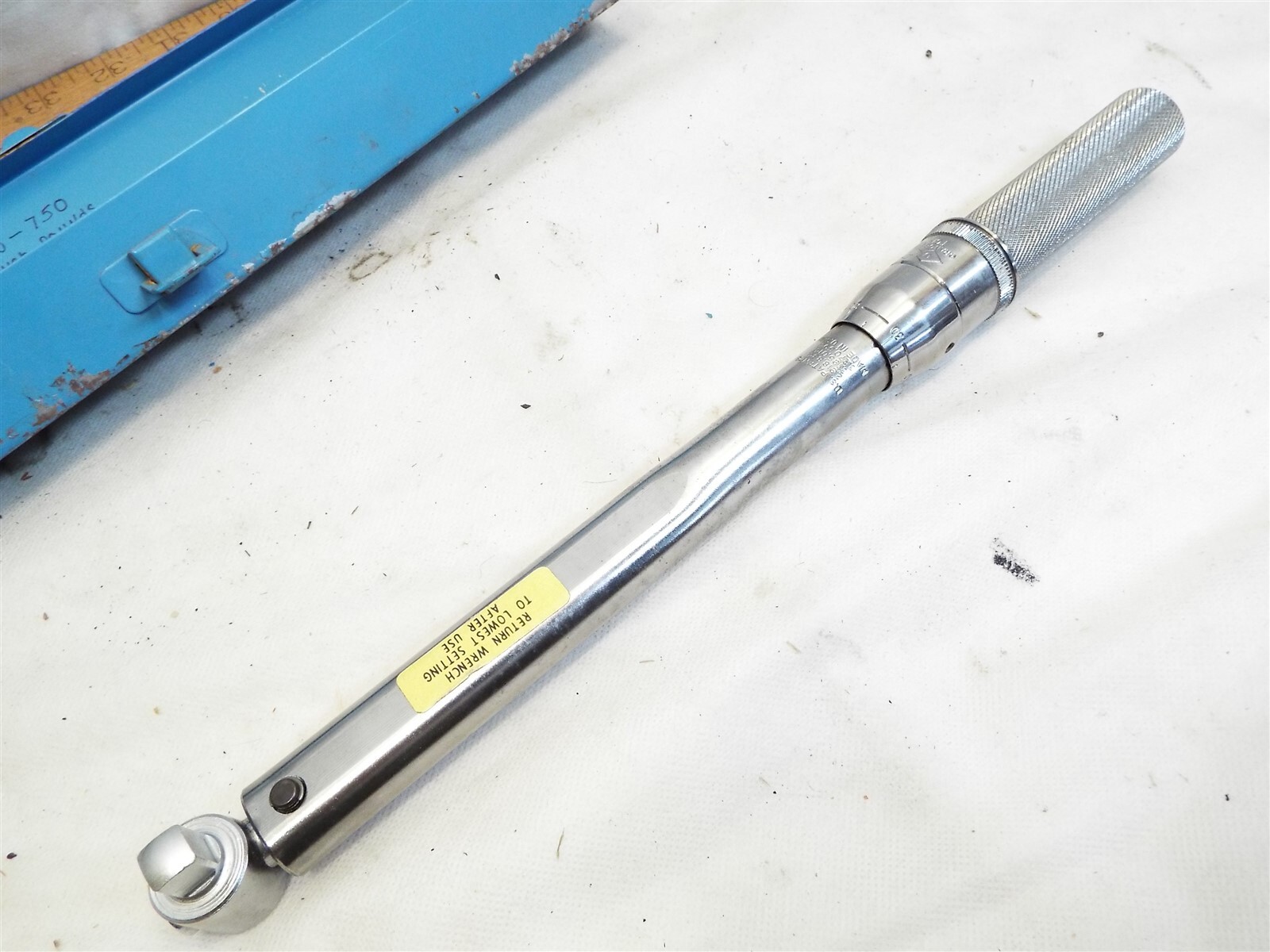 Utica Bonney 3/8″ Click Torque Wrench Fixed Head 100-750 Inch Pounds TCI-750