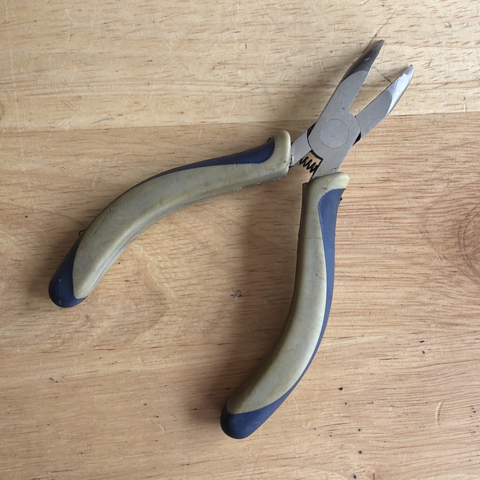 Blue Point Tools 5″ Long Mini 45 Degree Needle Nose Pliers B945CMP
