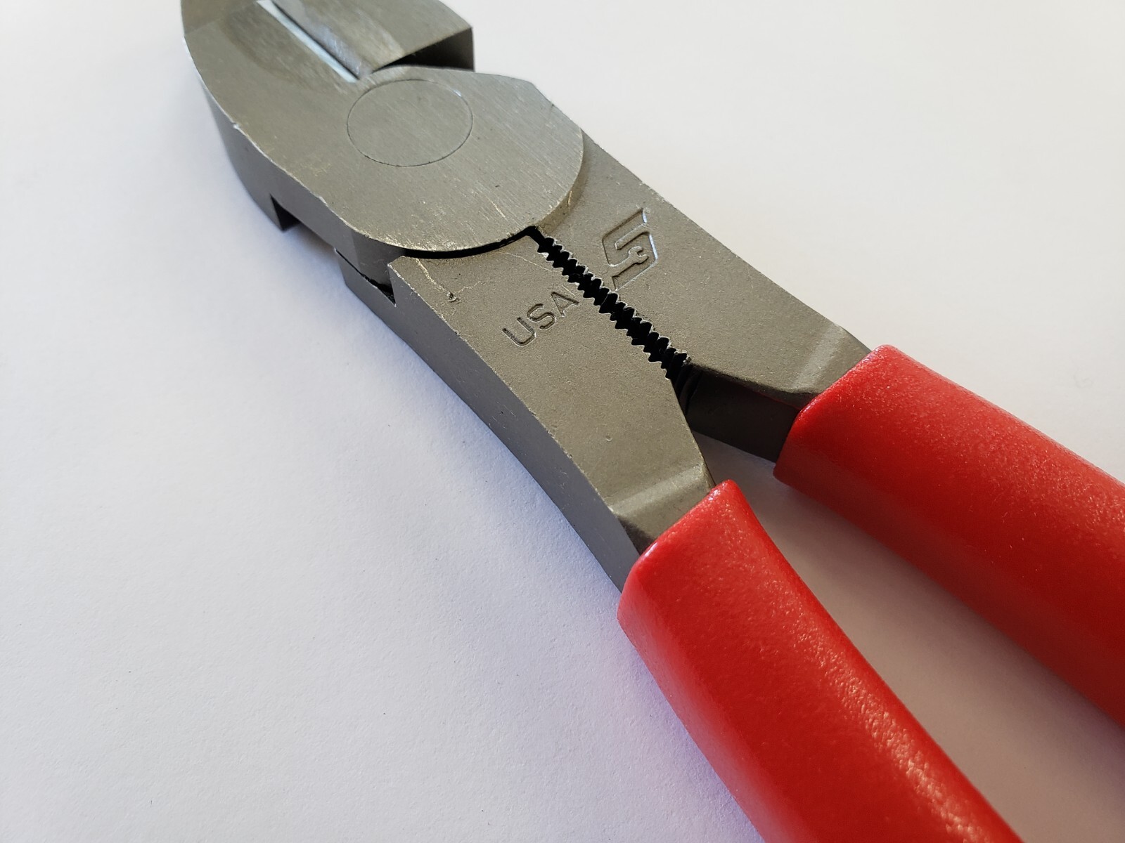 Snap-on Tools USA NEW 9″ RED Soft Grip HD Combination Lineman’s Pliers 59CF