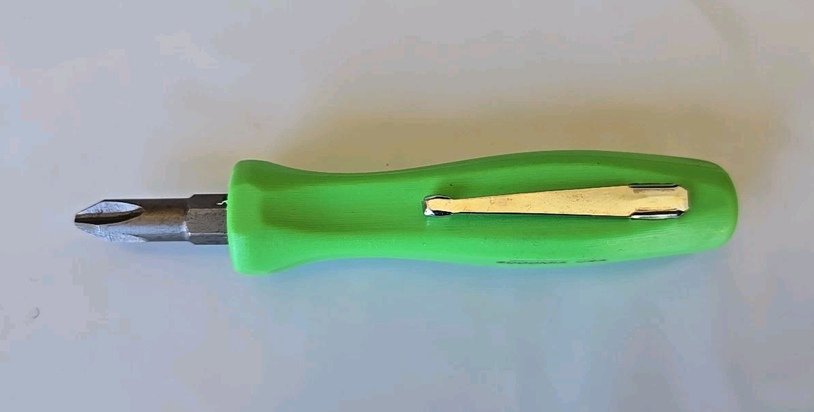 GREEN Snap on tools pocket screwdriver REVERSIBLE TIP pocket screwdriver w/clip