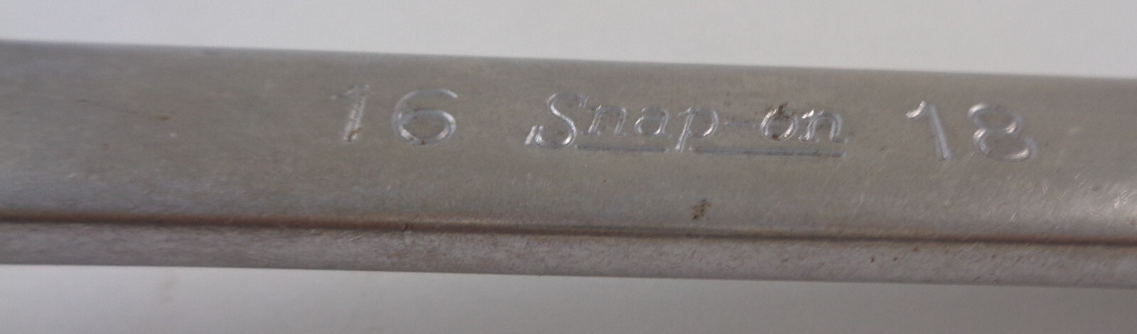 Snap-on USA XOM1618 metric 16mm x 18mm 12 point deep 60° offset box wrench 1991