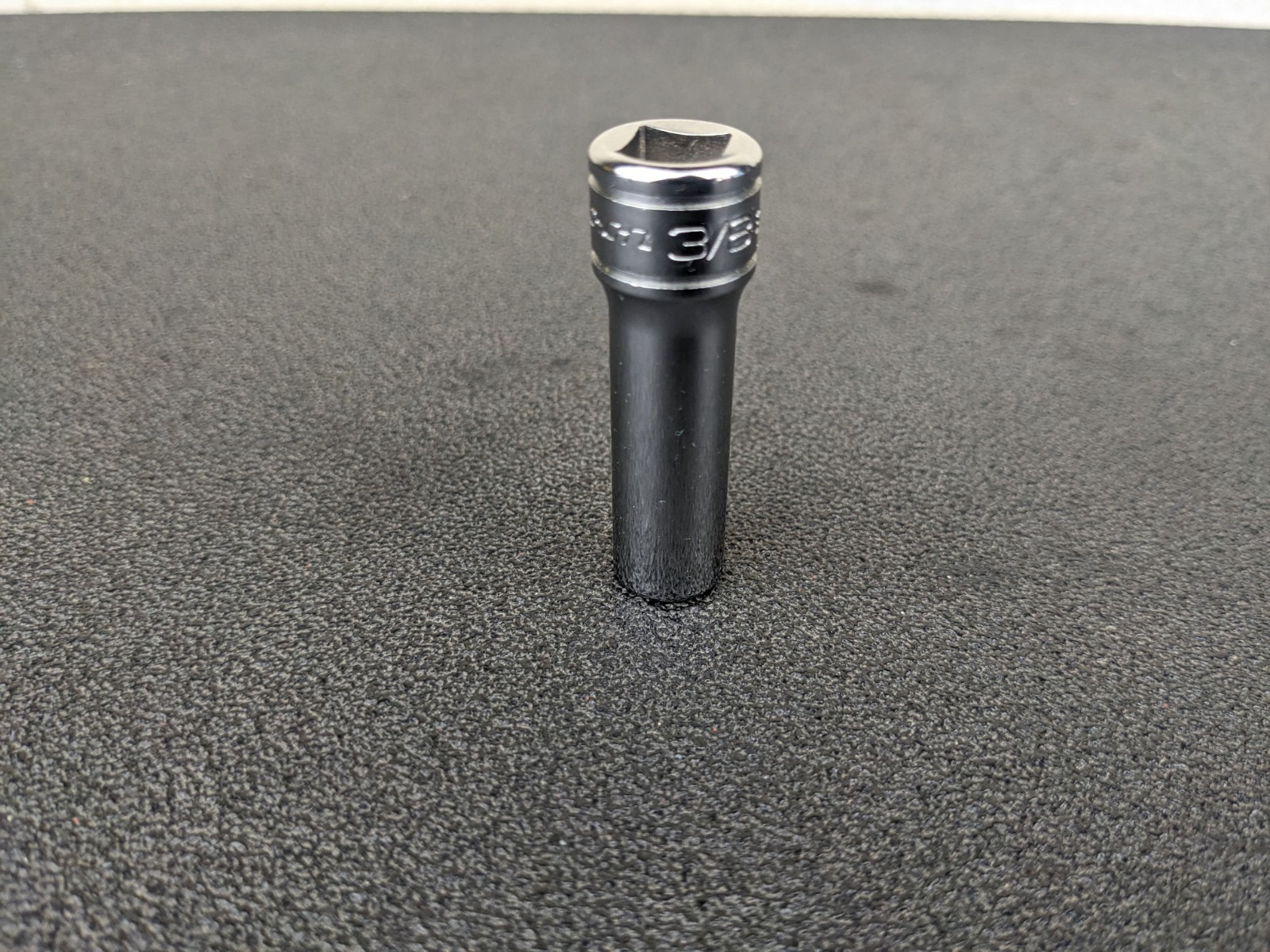 #av457 Snap-On Tools NEW 3/8″ Drive 3/8″ Deep Well Socket 12 Point SF121