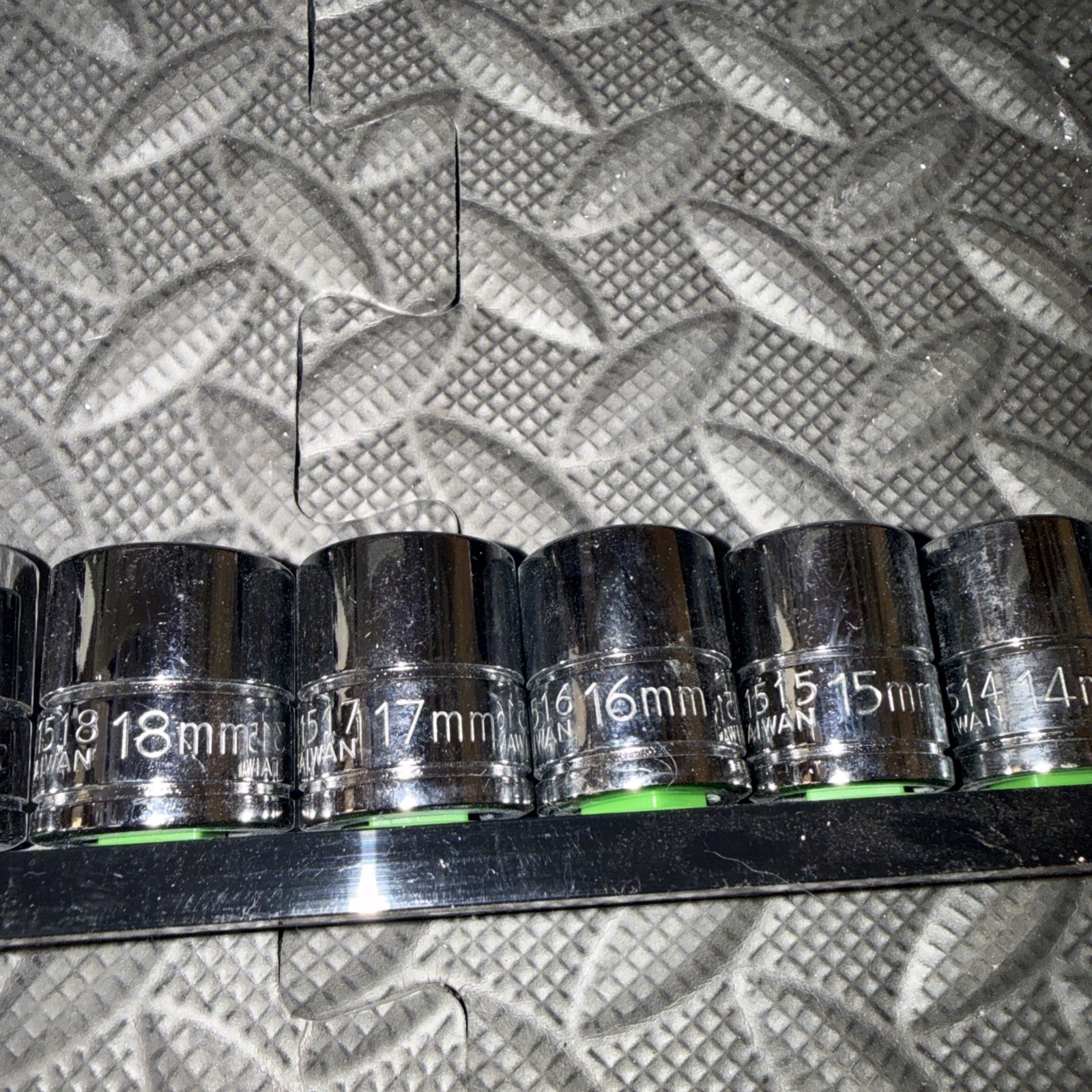 Williams 3/8 Metric Shallow 11pc 9-19mm Socket Set With Abs Rail