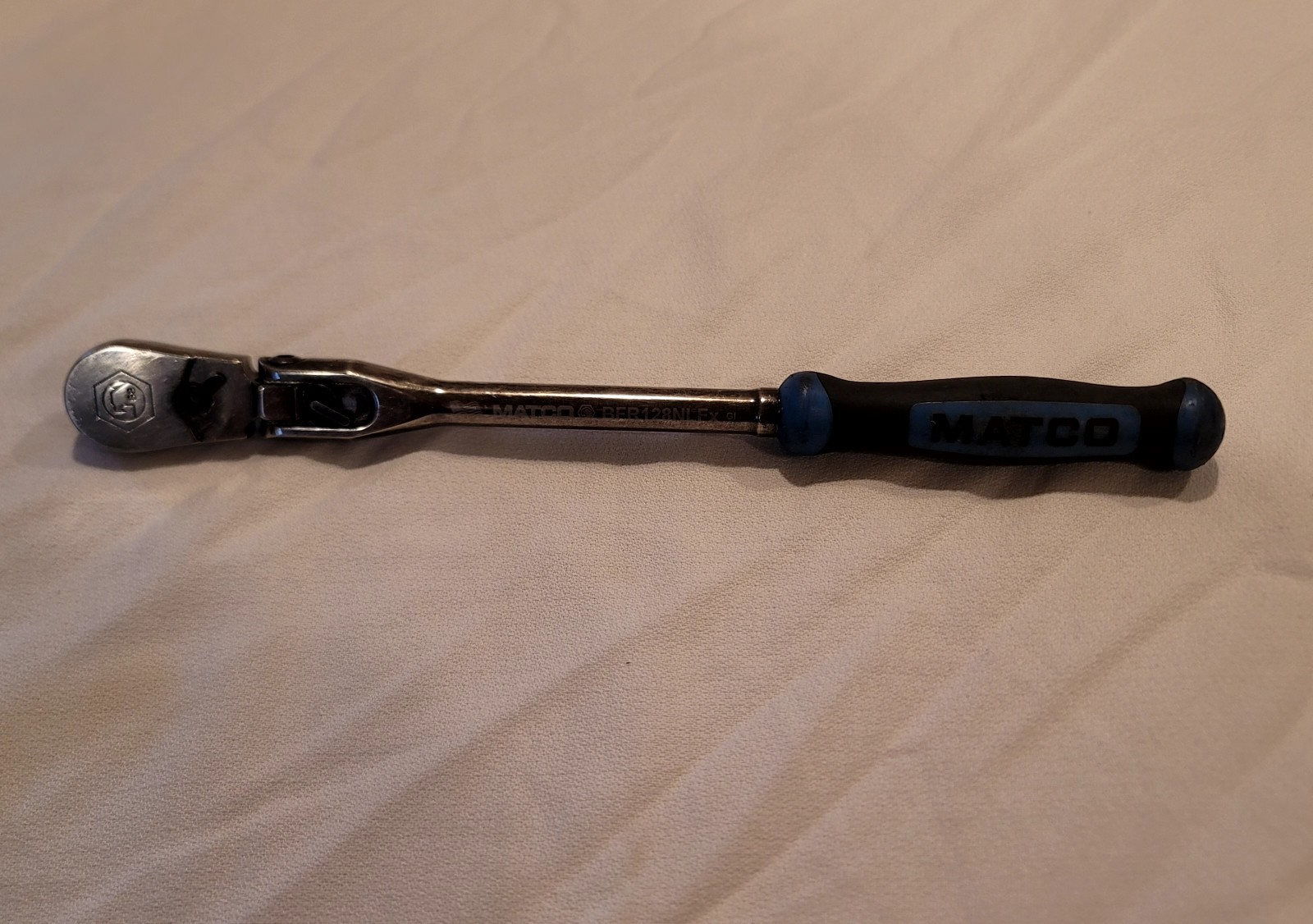 Matco Tools BFR128NLFX 3/8″ Drive 12-1/2″ Locking Flex Ratchet – Blue