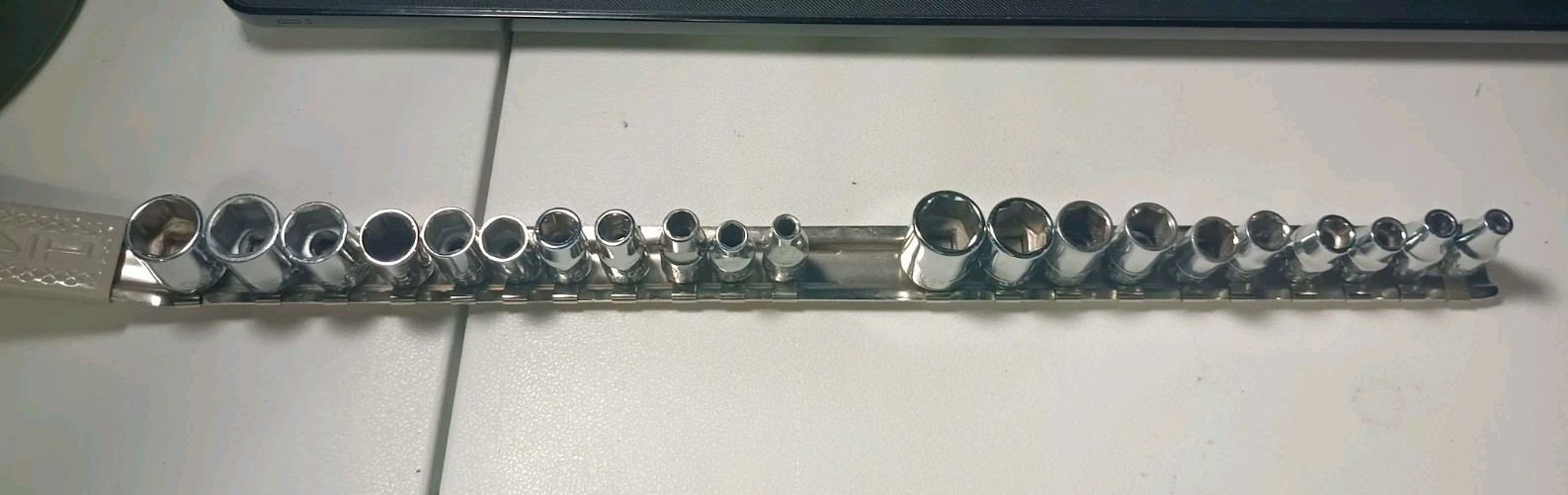 Craftsman 1/4″ Socket Set 21pc. 10 SAE, 11 Metric With Rail. See Description Pls