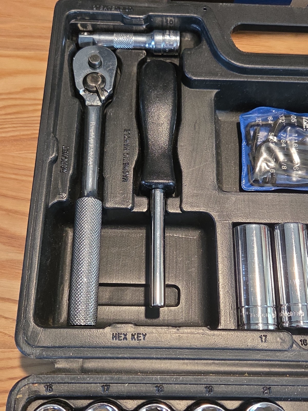 Benchtop 100 Piece Mechanics Tool Socket Set 1/4” 3/8” 1/2” Drive Metric & SAE